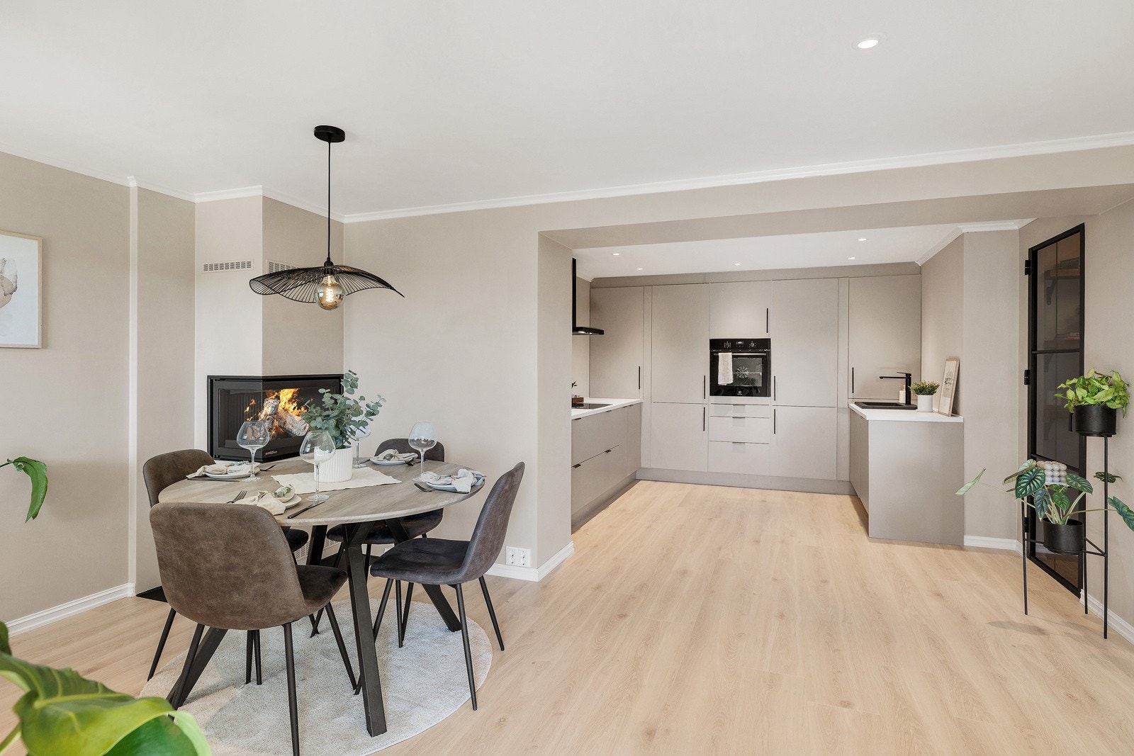 Det er svært høy standard på innredninger og overflater, hvor det er lagt stort fokus på bruk og funksjonalitet. Galleribilde