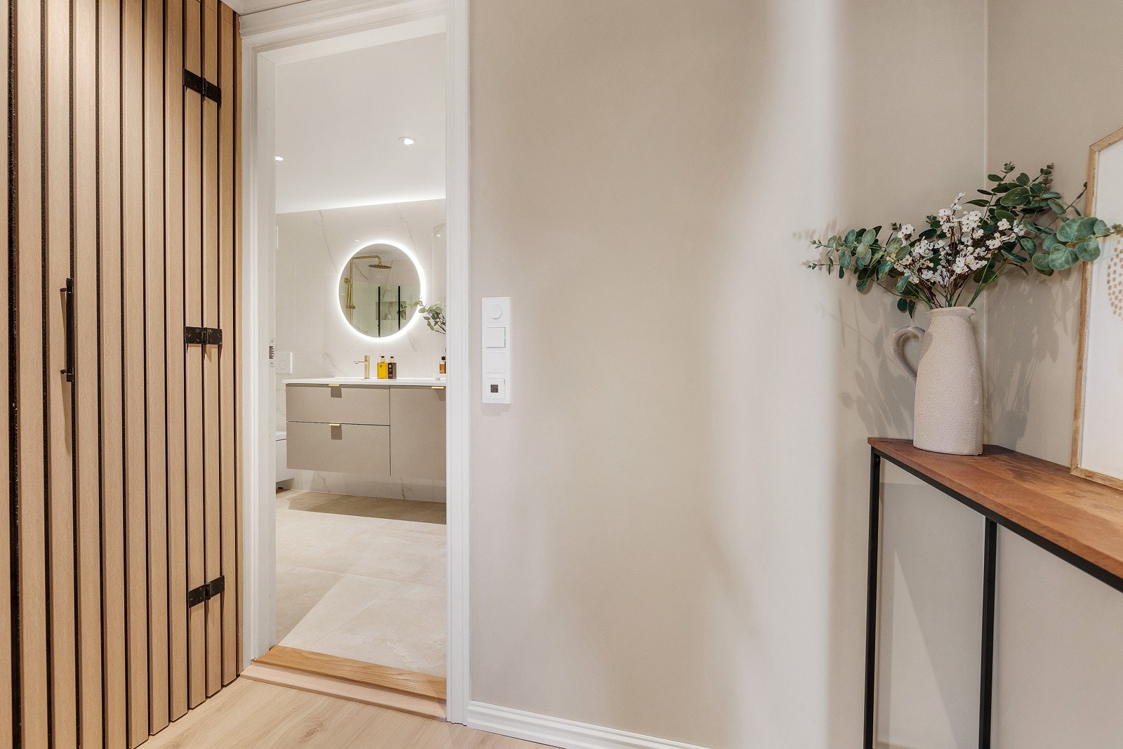 Mellomgang. Galleribilde