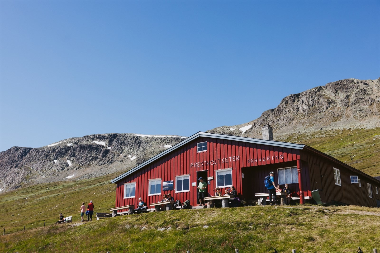 Prestholt - et populært turmål både sommer og vinter - en koselig kafé langs foten av Hallingskarvet. Foto Visit Geilo - Paul Lockhart Galleribilde