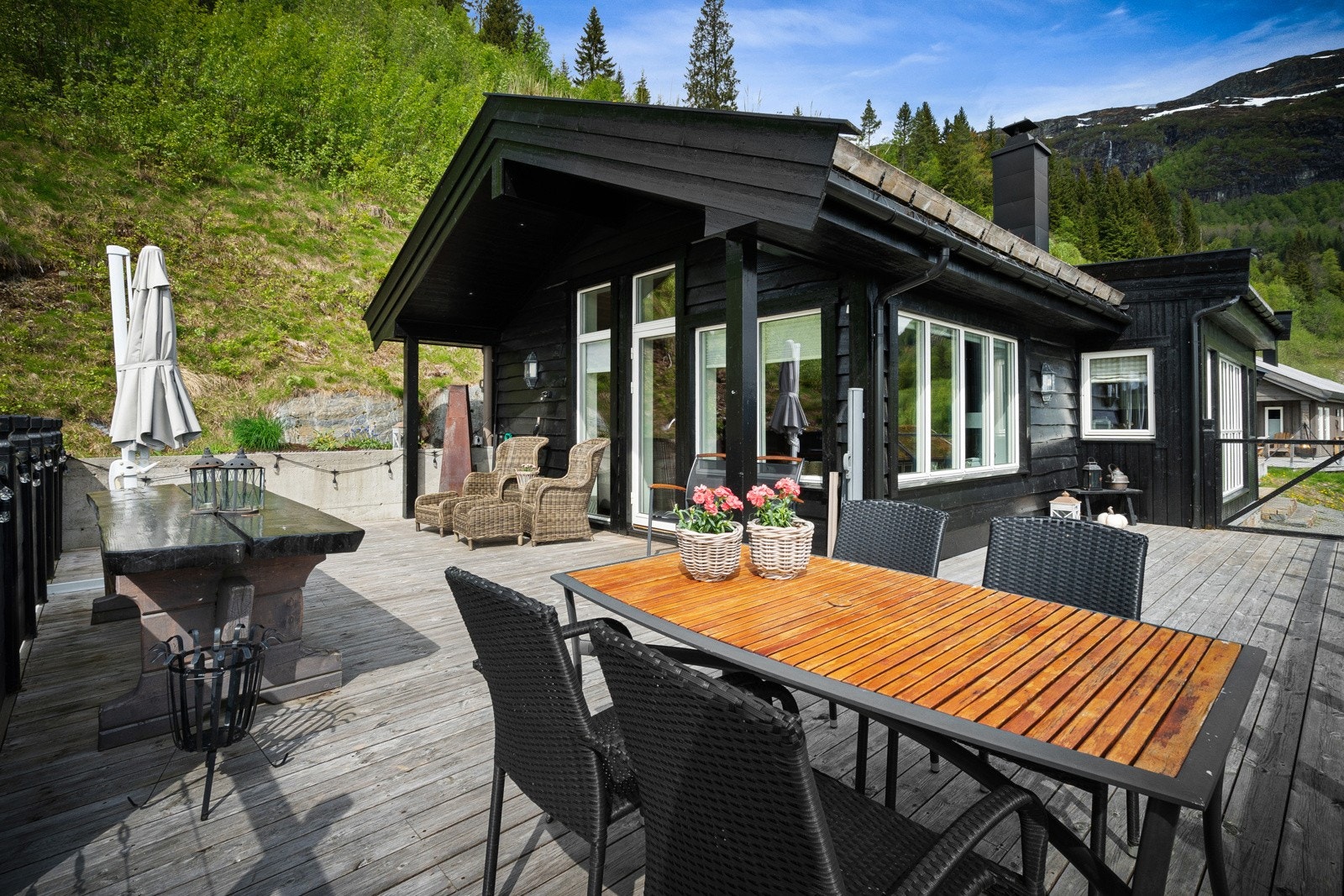Stor terrasse med utgang fra stue Galleribilde
