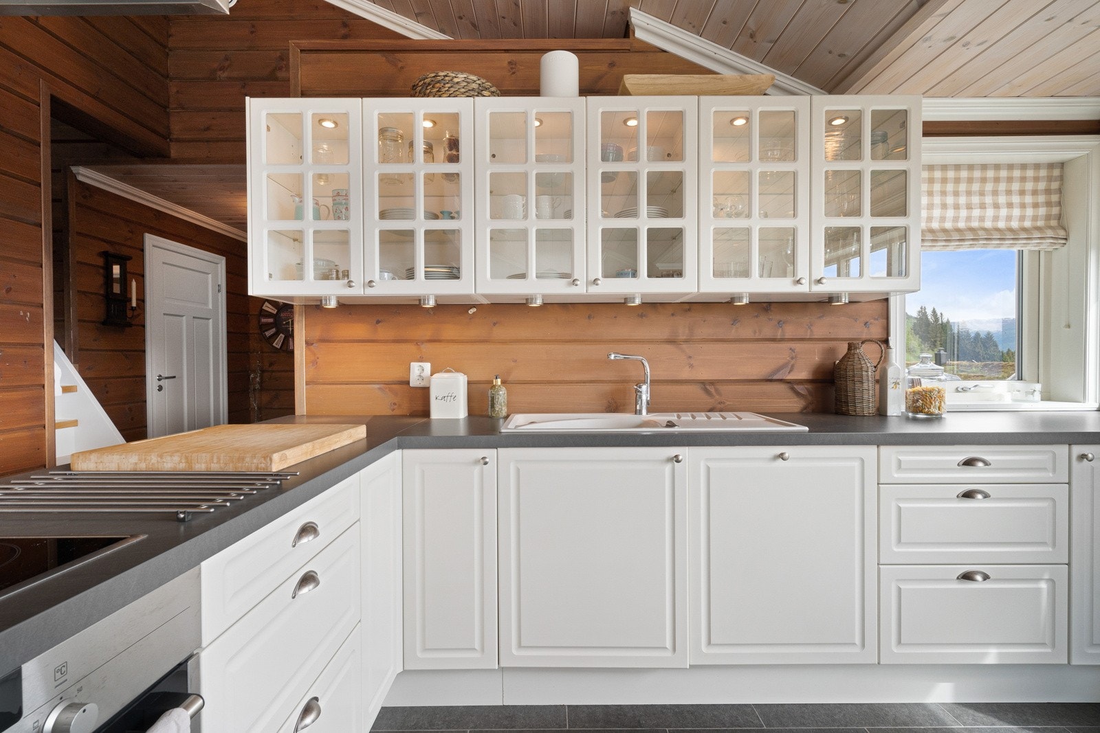 God skap- og benkeplass. Galleribilde