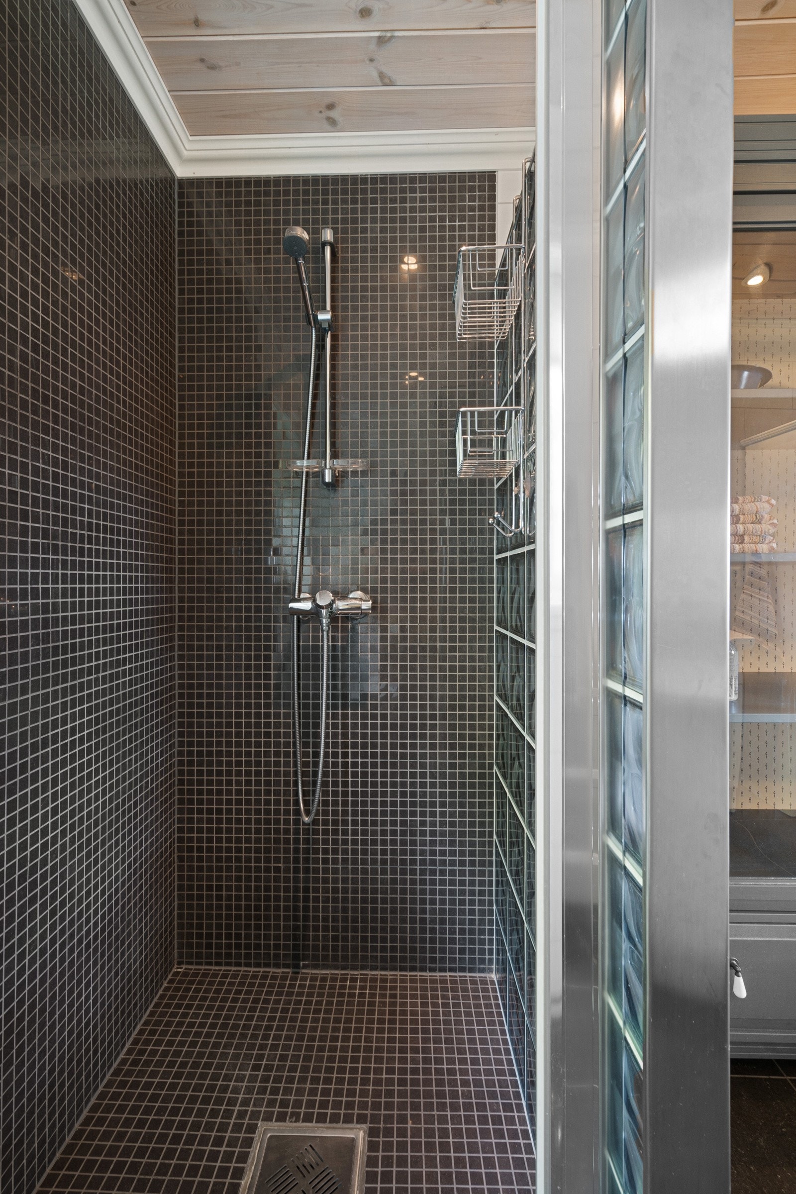 Dusjnisje på bad. Galleribilde