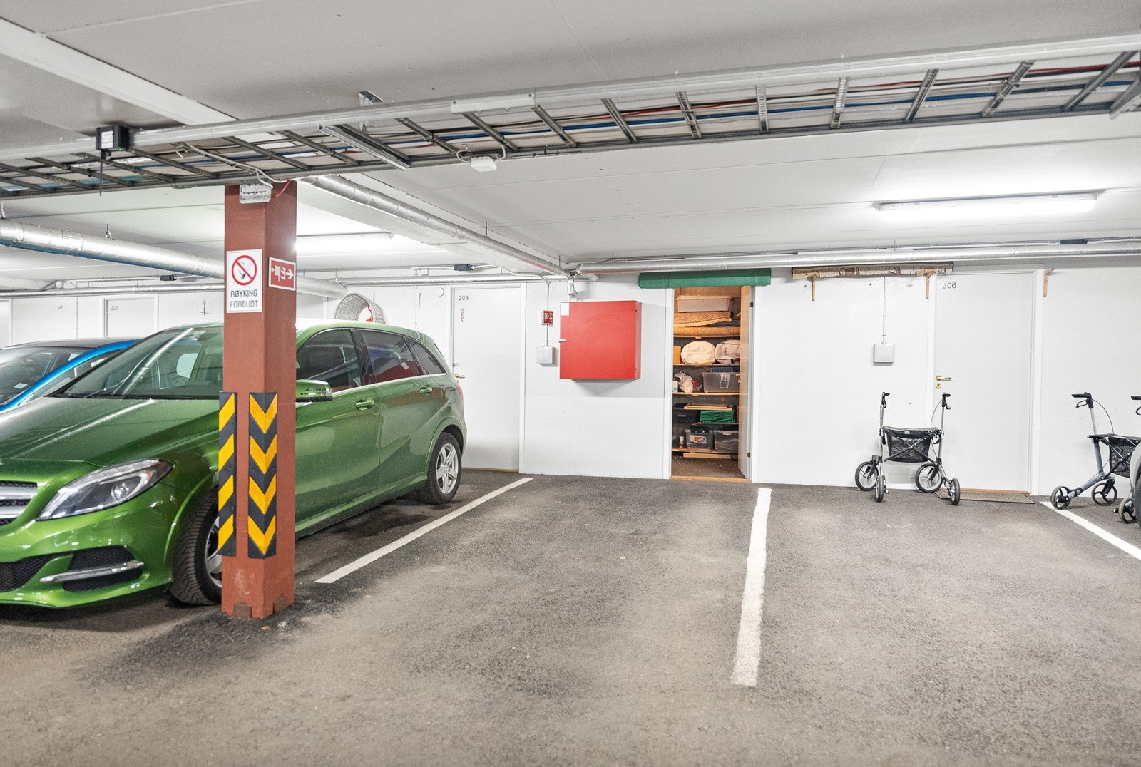 Parkering på fast plass i felles garasjeanlegg - Mulighet for elbil-lader Galleribilde