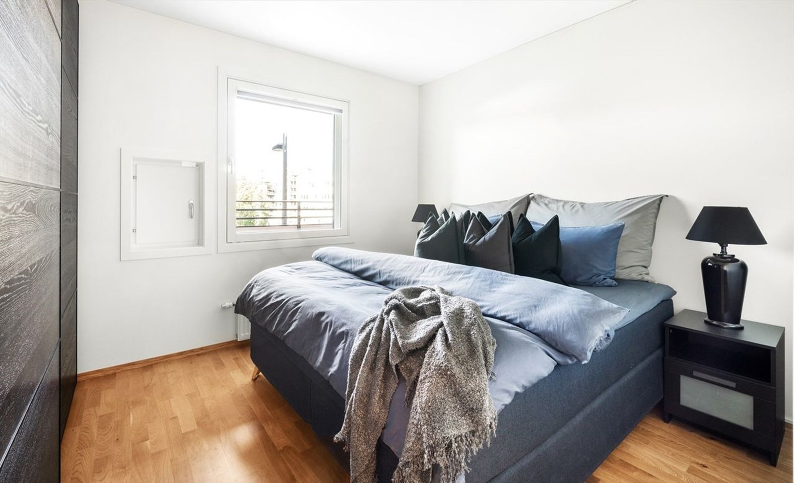 Hovedsoverom med plass til seng og skap. Galleribilde