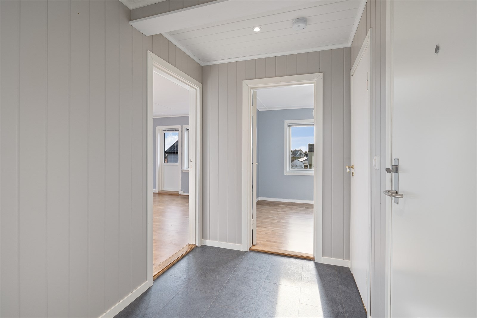 Gang med bod/garderobe. Galleribilde