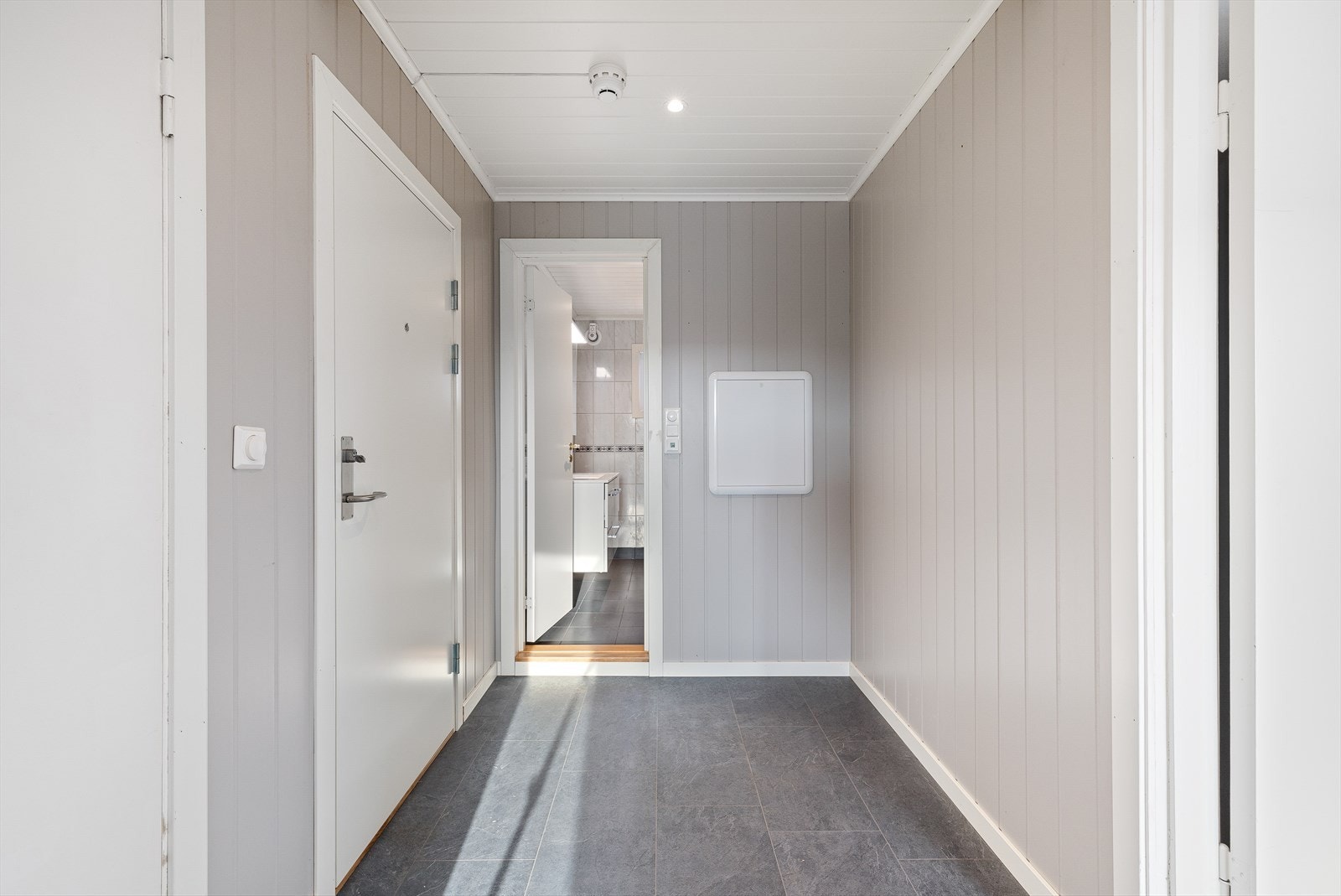 Gang med bod/garderobe. Galleribilde