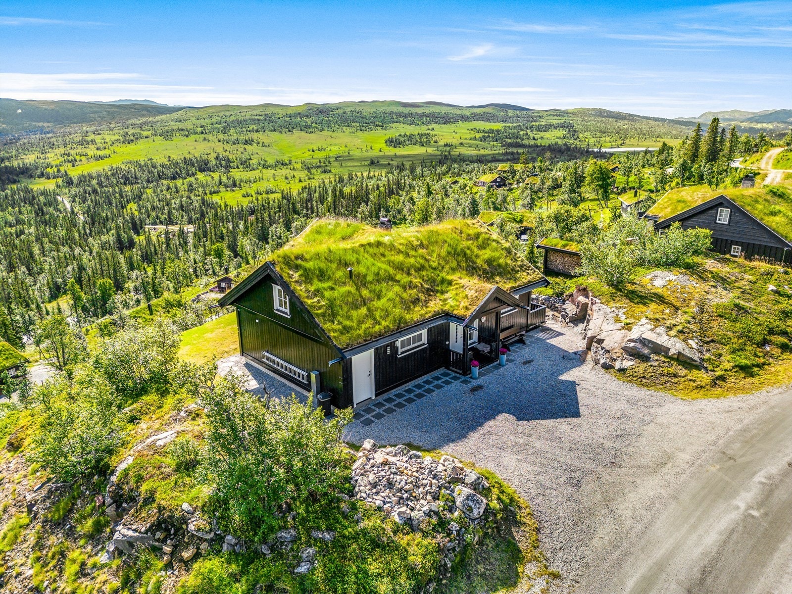 Hytta ligger fint skjermet mot naboene. Galleribilde