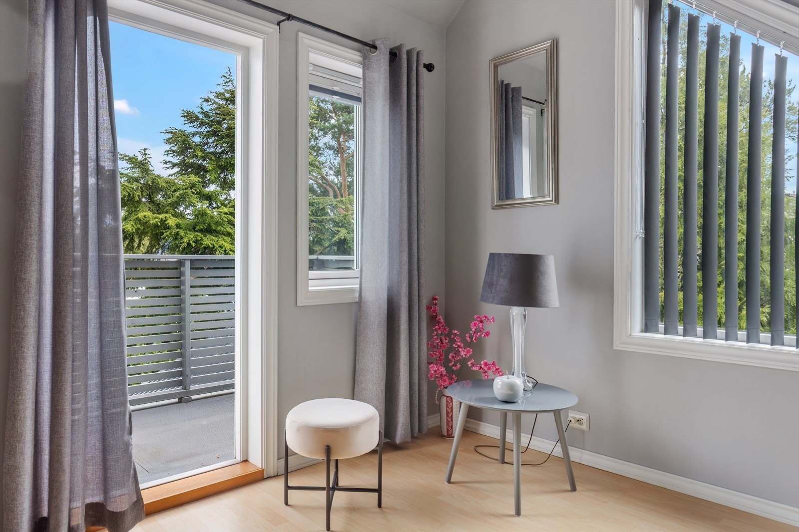 Soverom 2 har også egen balkong med god utsikt Galleribilde