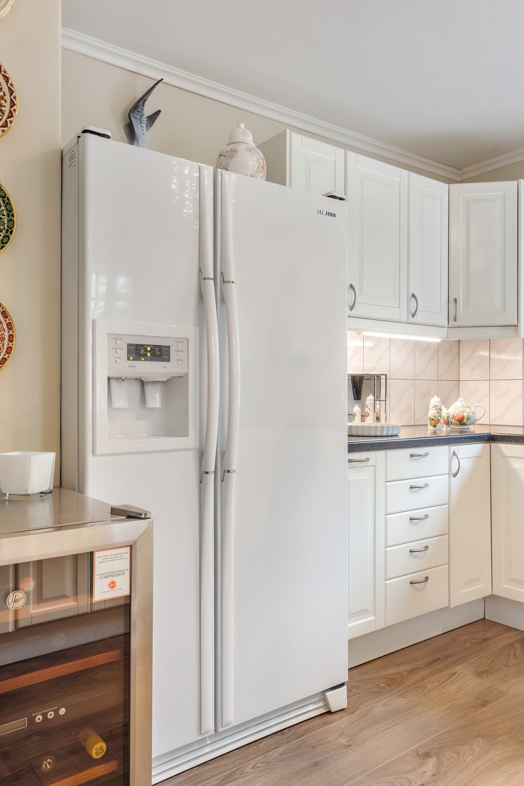 Kjøkken - Integrerte hvitevarer og kjøleskap medfølger handelen Galleribilde