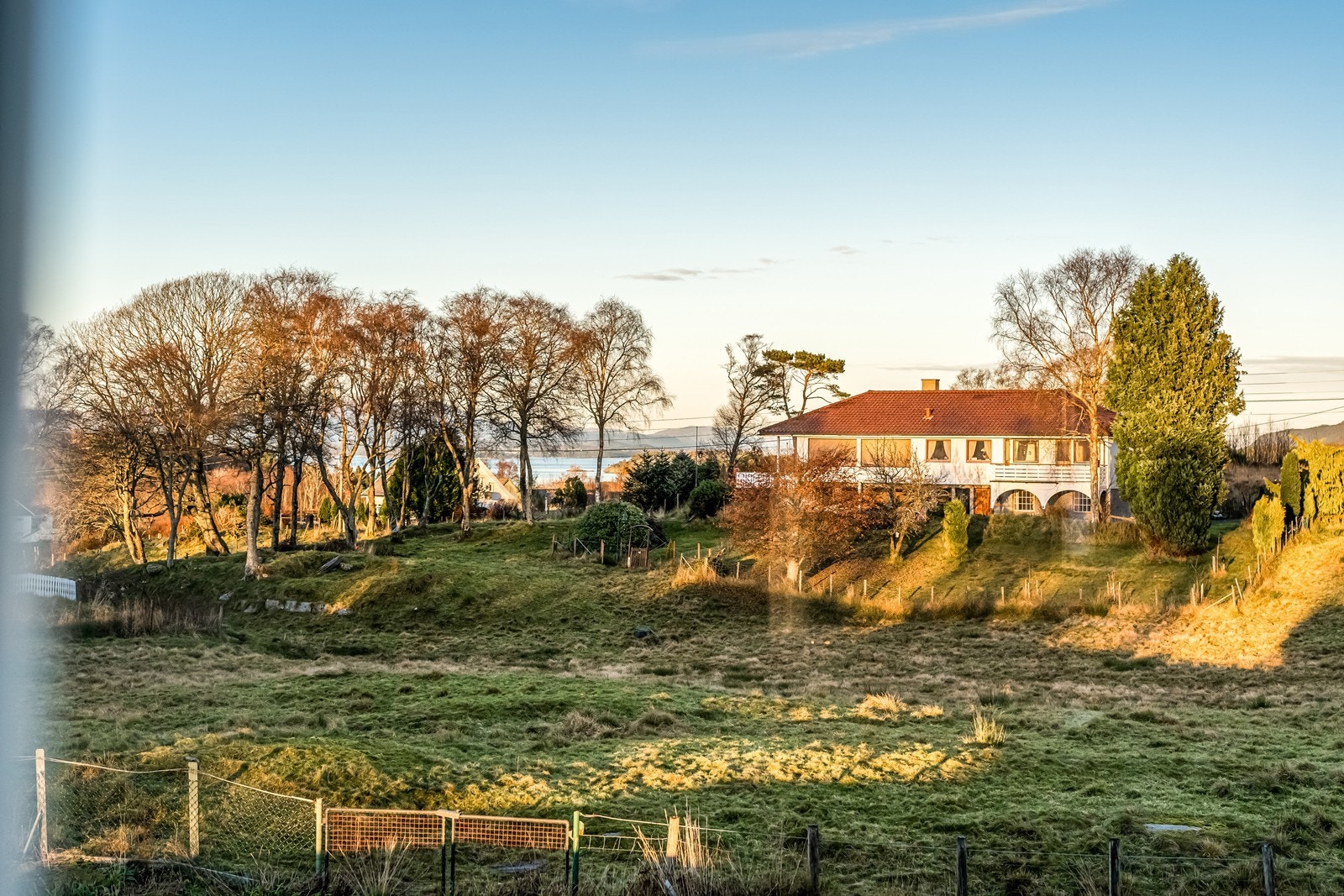 Utsikt mot sjø Galleribilde