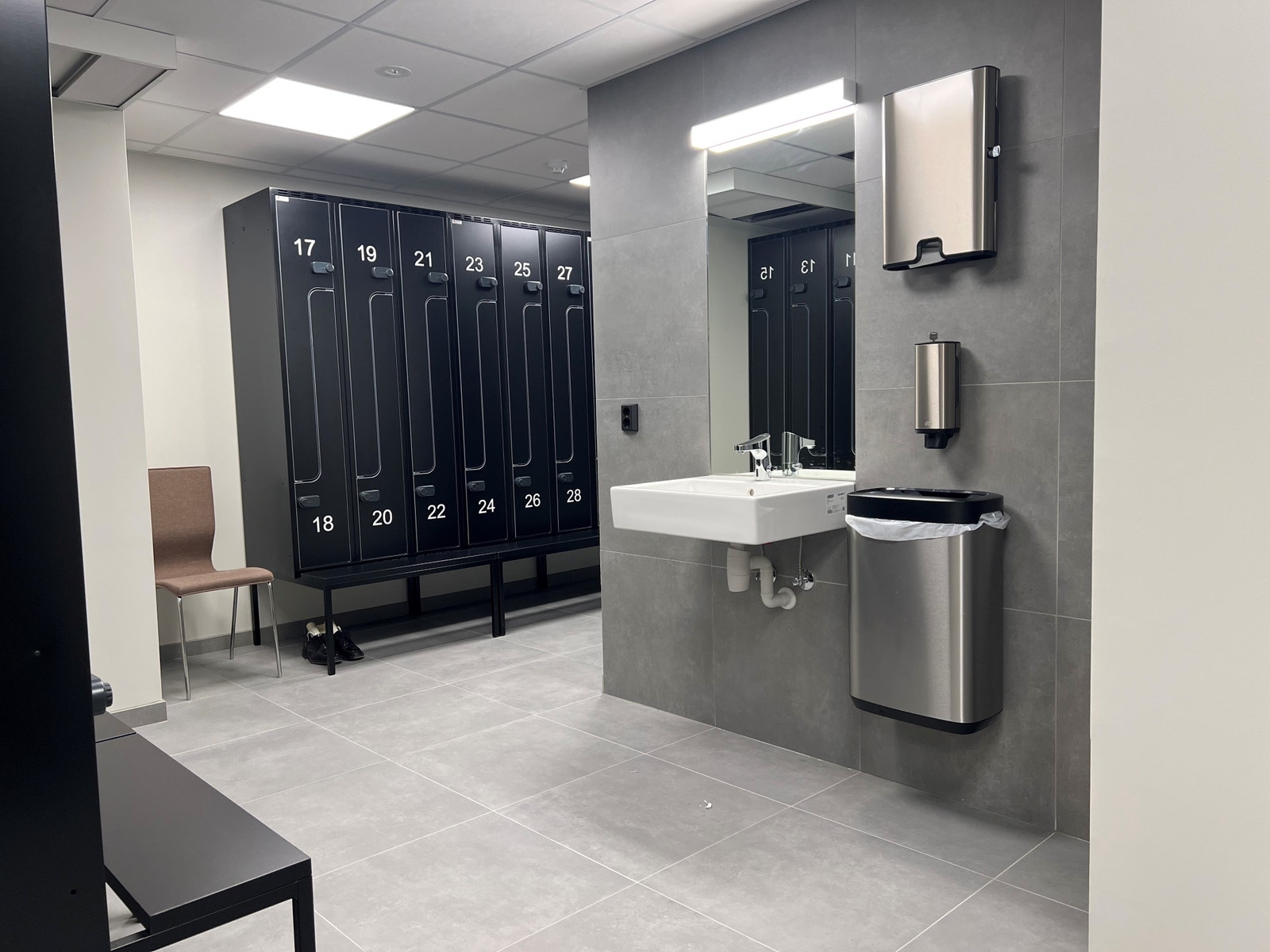 Herregarderobe
Ditt adgangskort benyttes til låsing av garderobeskap
Totalt renovert 2022 Galleribilde