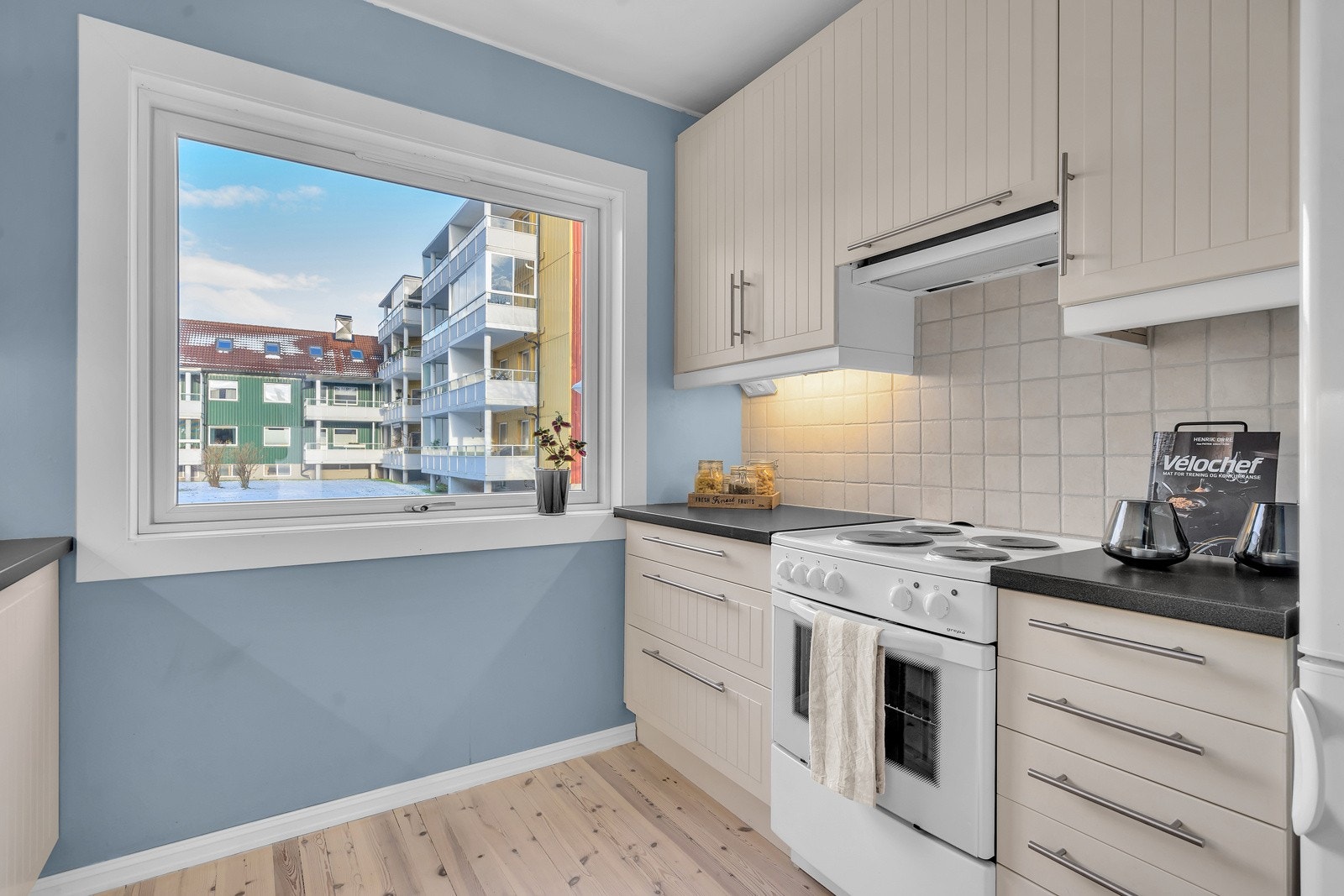 Hvitevarene på kjøkkken medfølger handelen Galleribilde