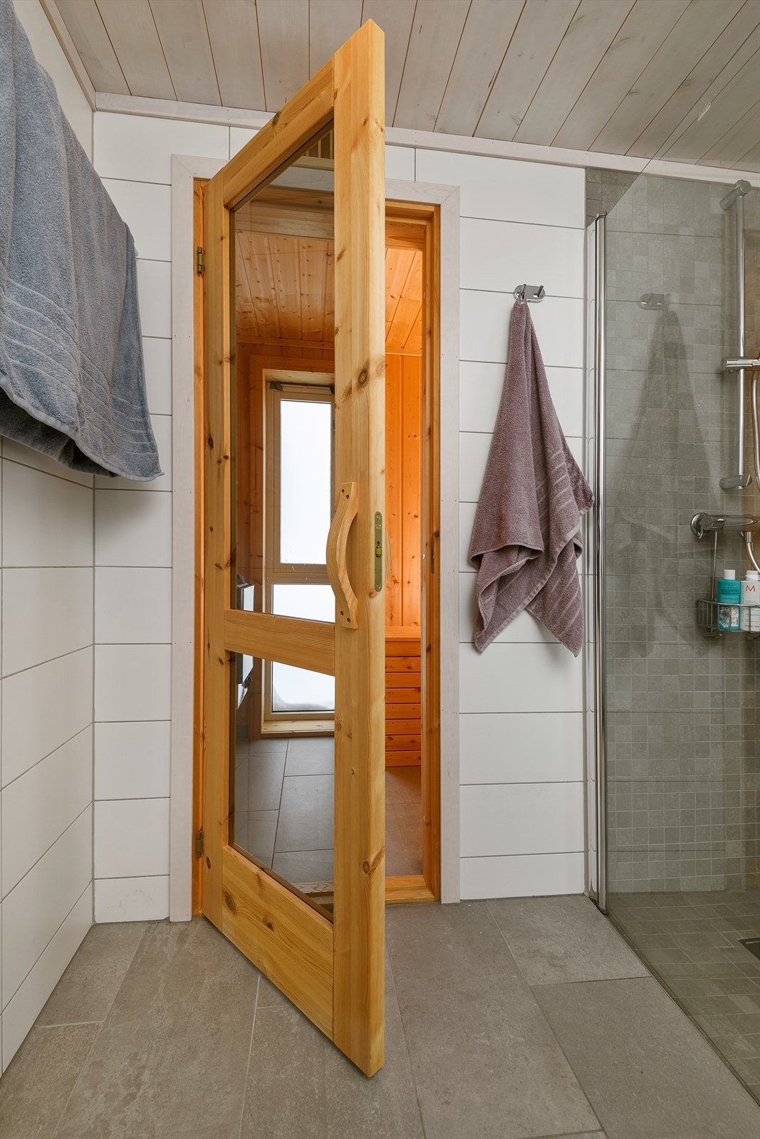 Adkomst til badstue fra hovedbadet. Galleribilde