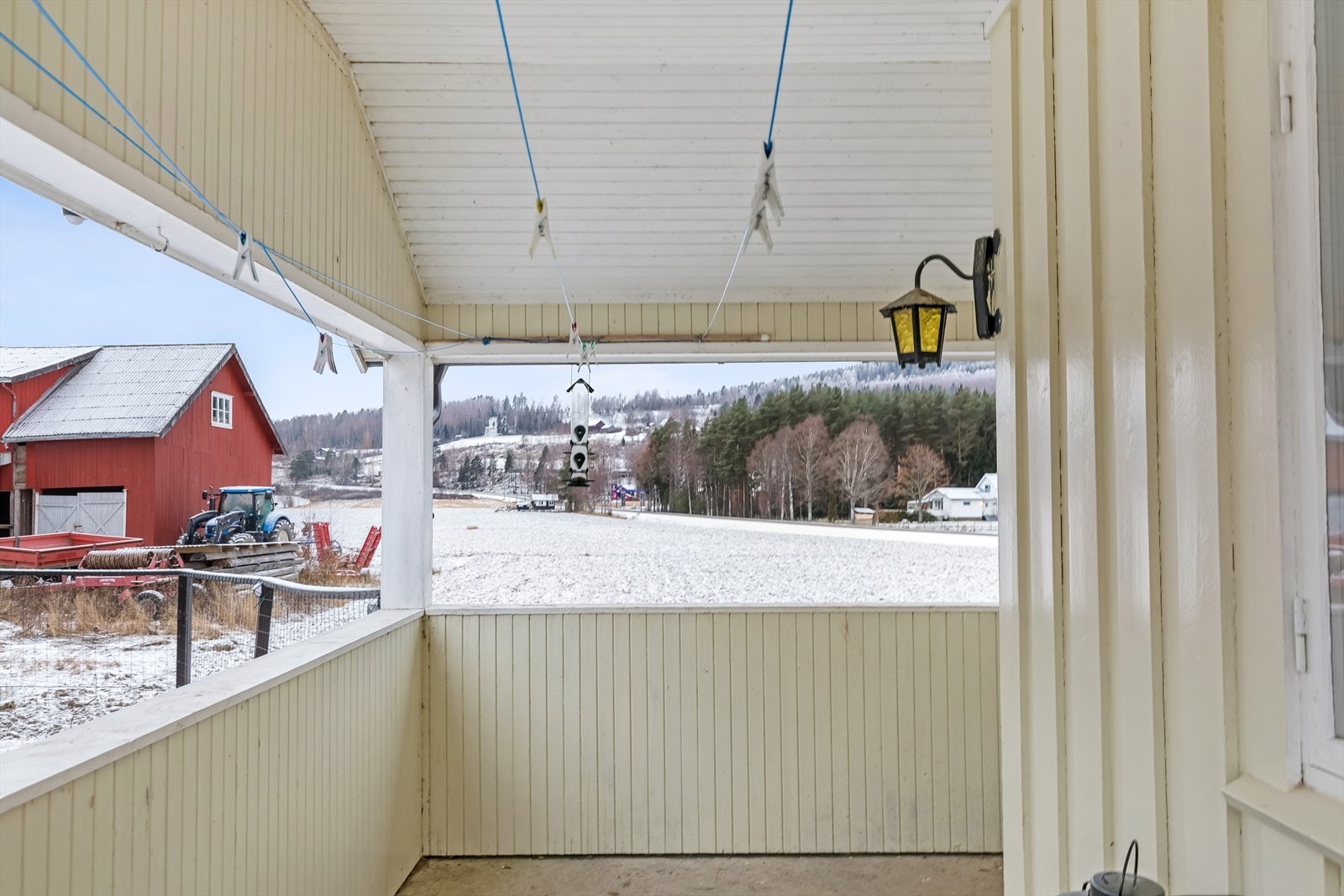 Terrassen ligger sydvestvendt, så her har man sola store deler av dagen. Galleribilde