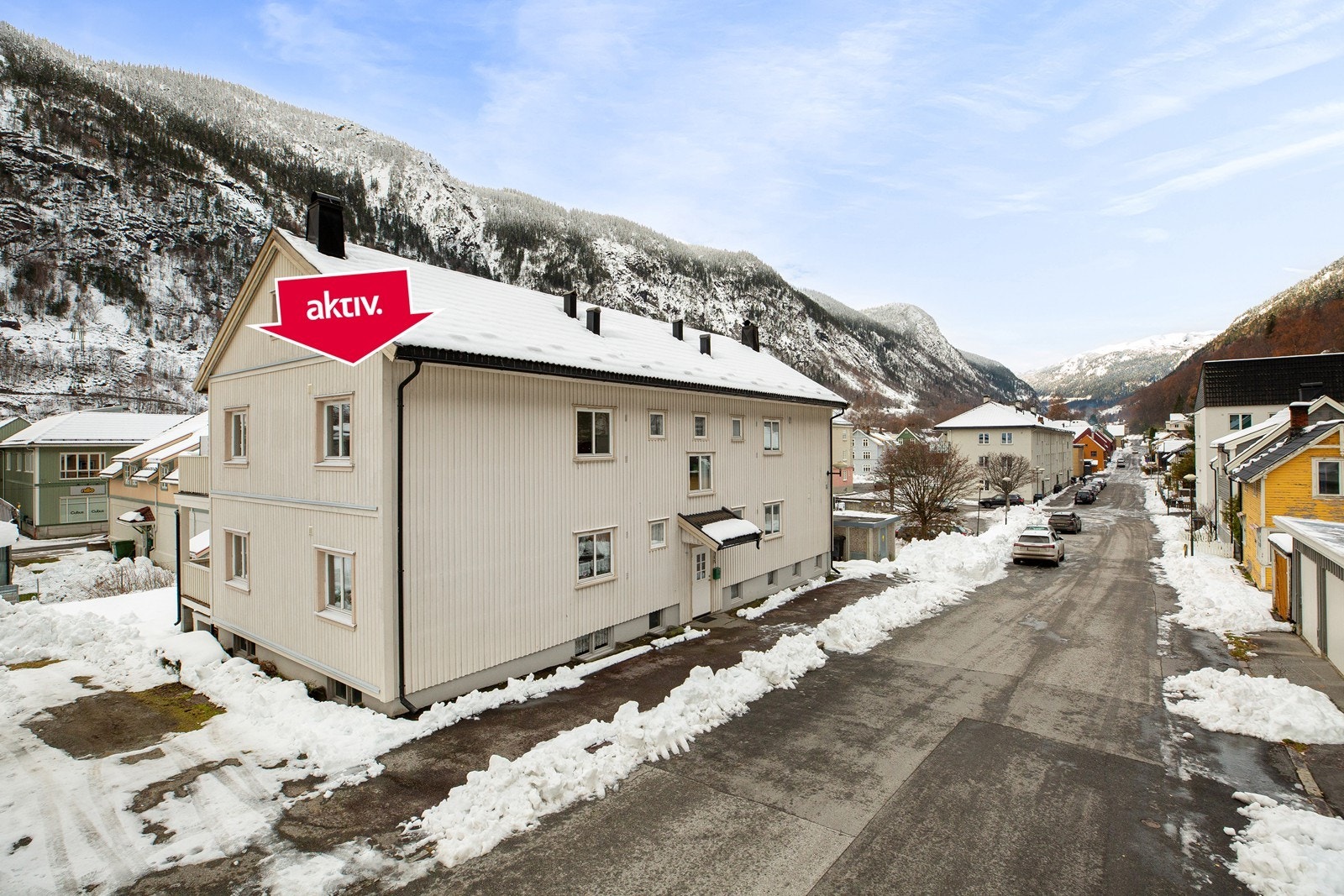Eiendommen har en attraktiv beliggenhet ved sentrum av Rjukan. Leiligheten ligger i 2. etasje Galleribilde