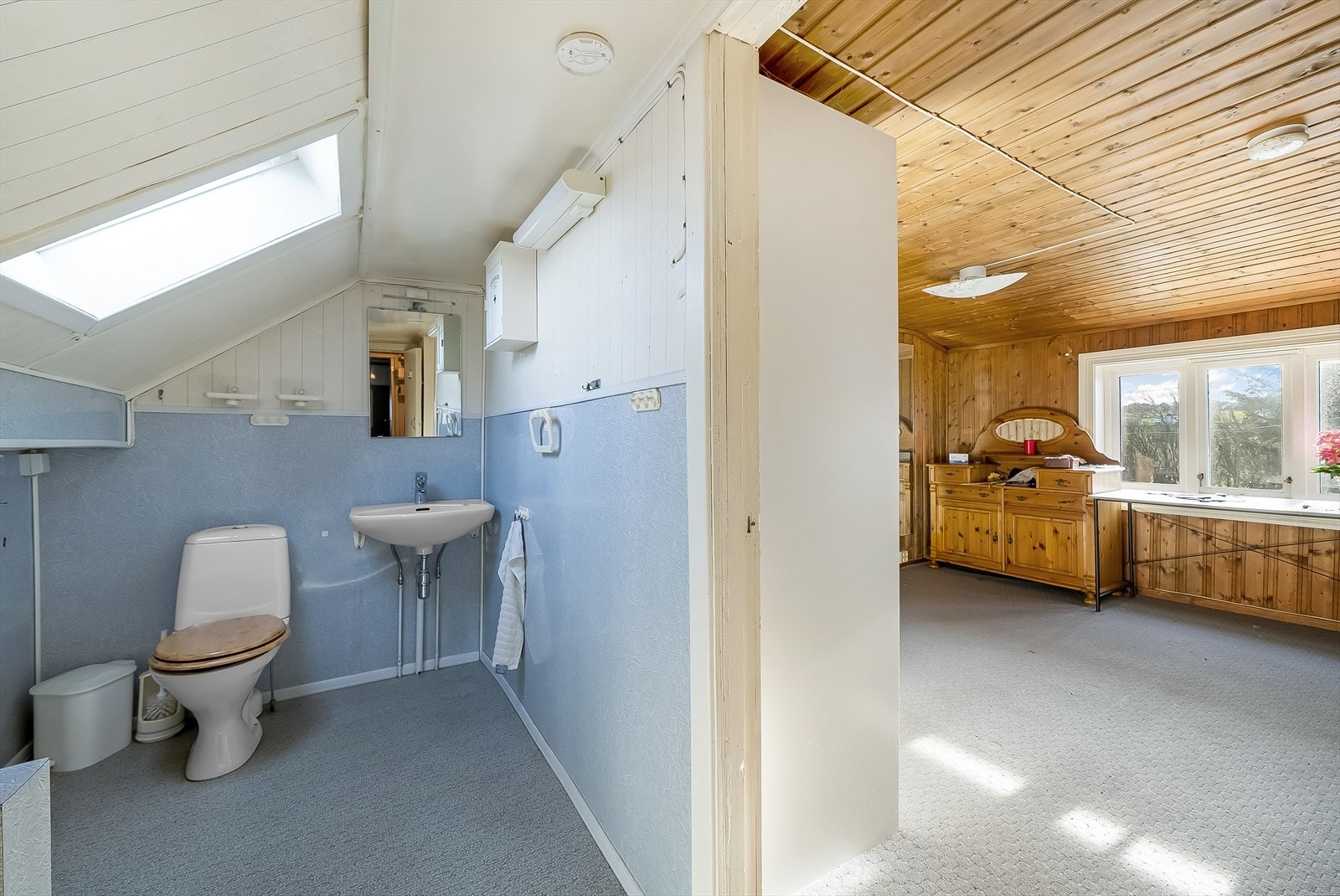 Adkomst fra bad til soverom på loft Galleribilde