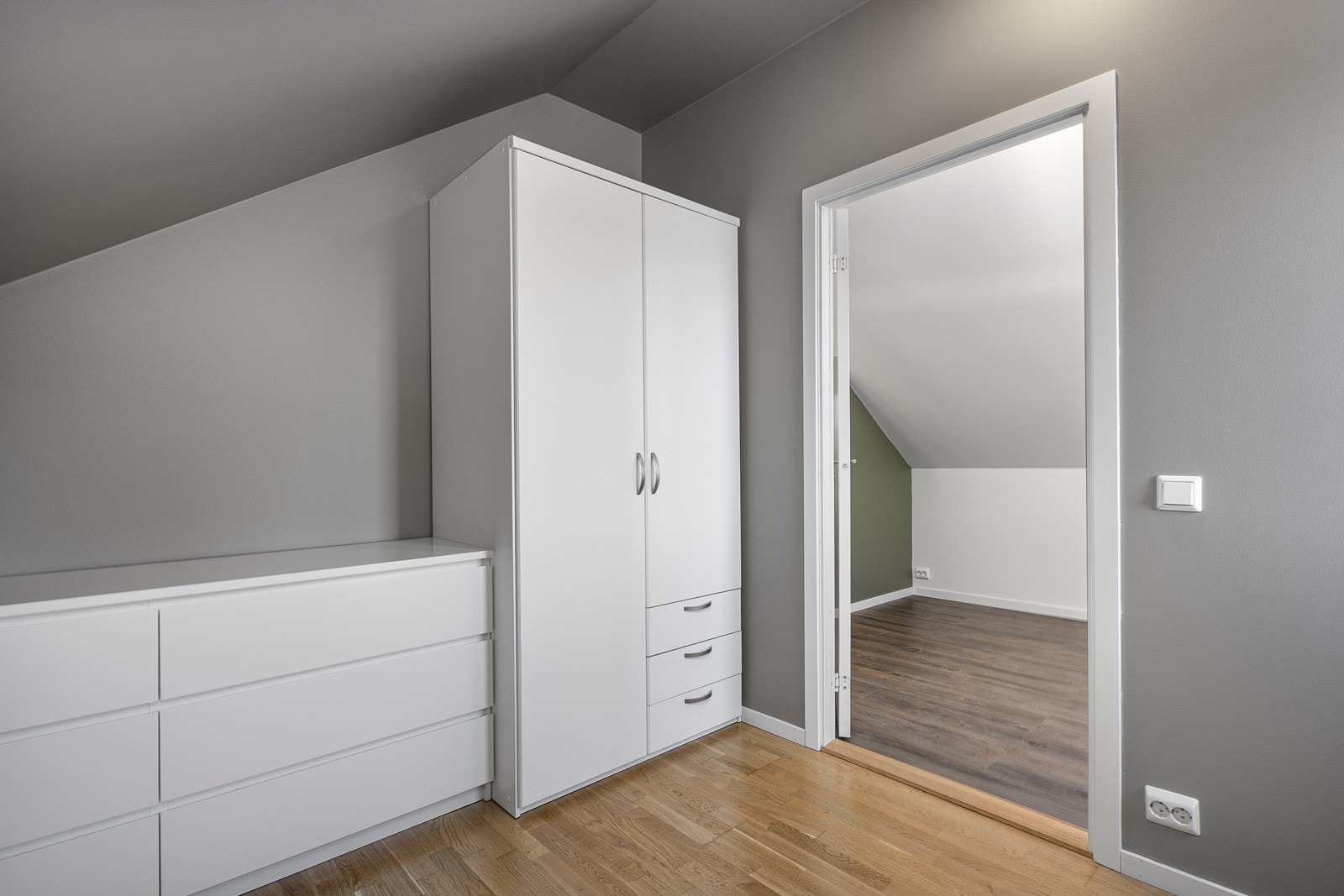 Soverom med garderobe. Galleribilde