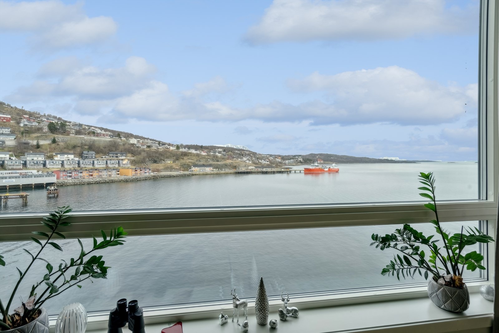 Utsikt: Samasjøen, Trondenes, Vågsfjorden! Galleribilde