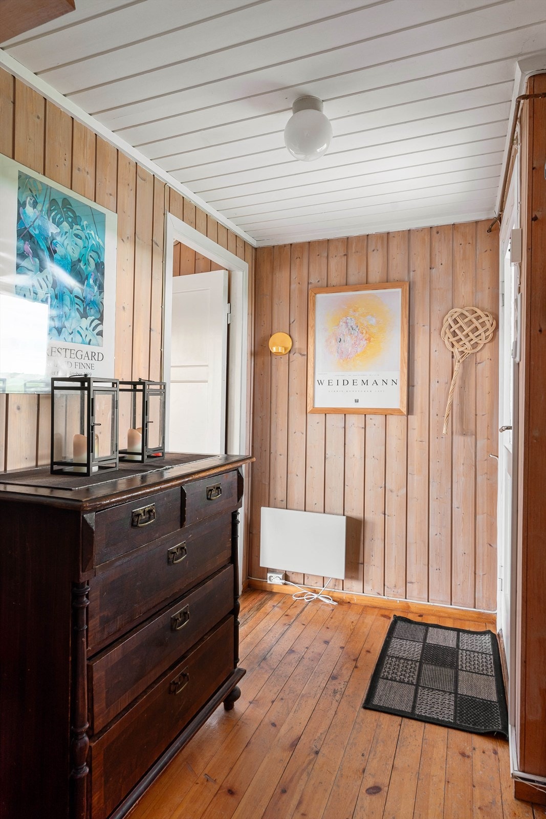 Hytta er bygget i 1965 og har en koselig, enkel standard. Galleribilde