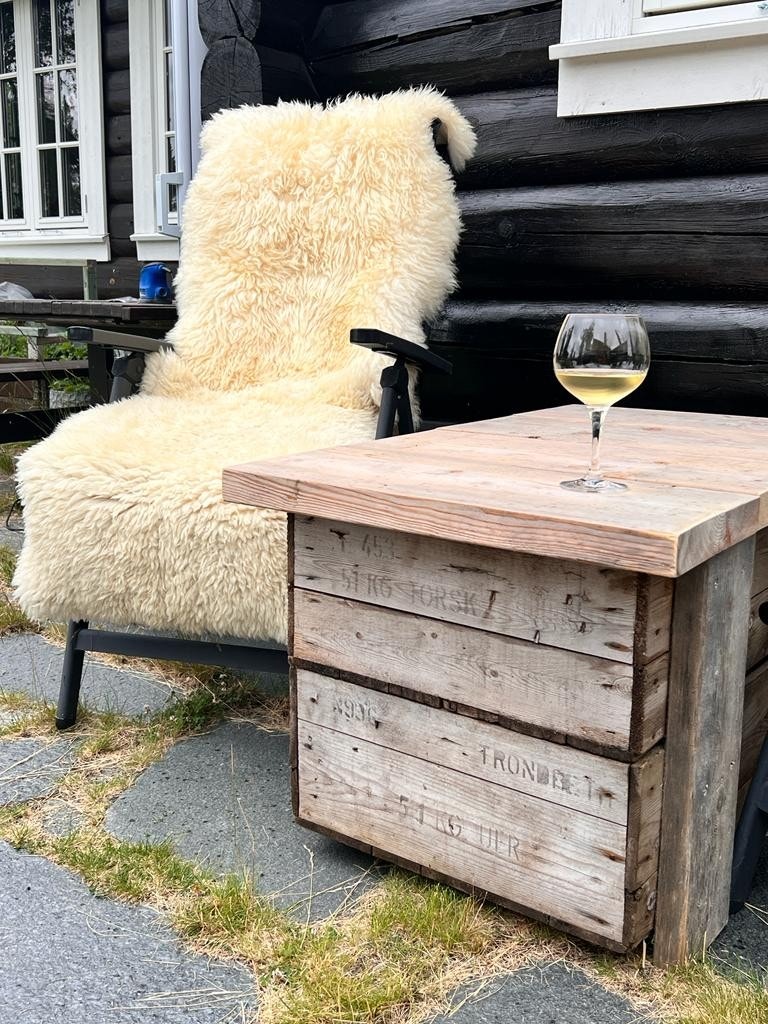Uteområdet har flere soner for hygge og avslapning Galleribilde