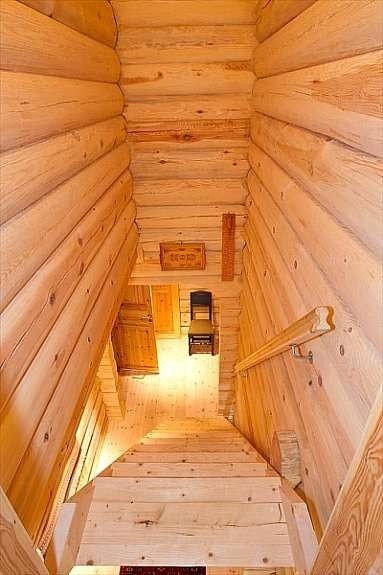 Trappen fører opp til loftet. Galleribilde