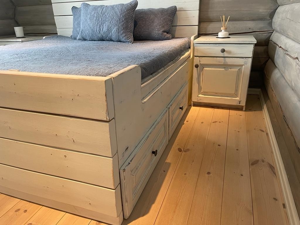 Plass til oppbevaring under sengen. Galleribilde