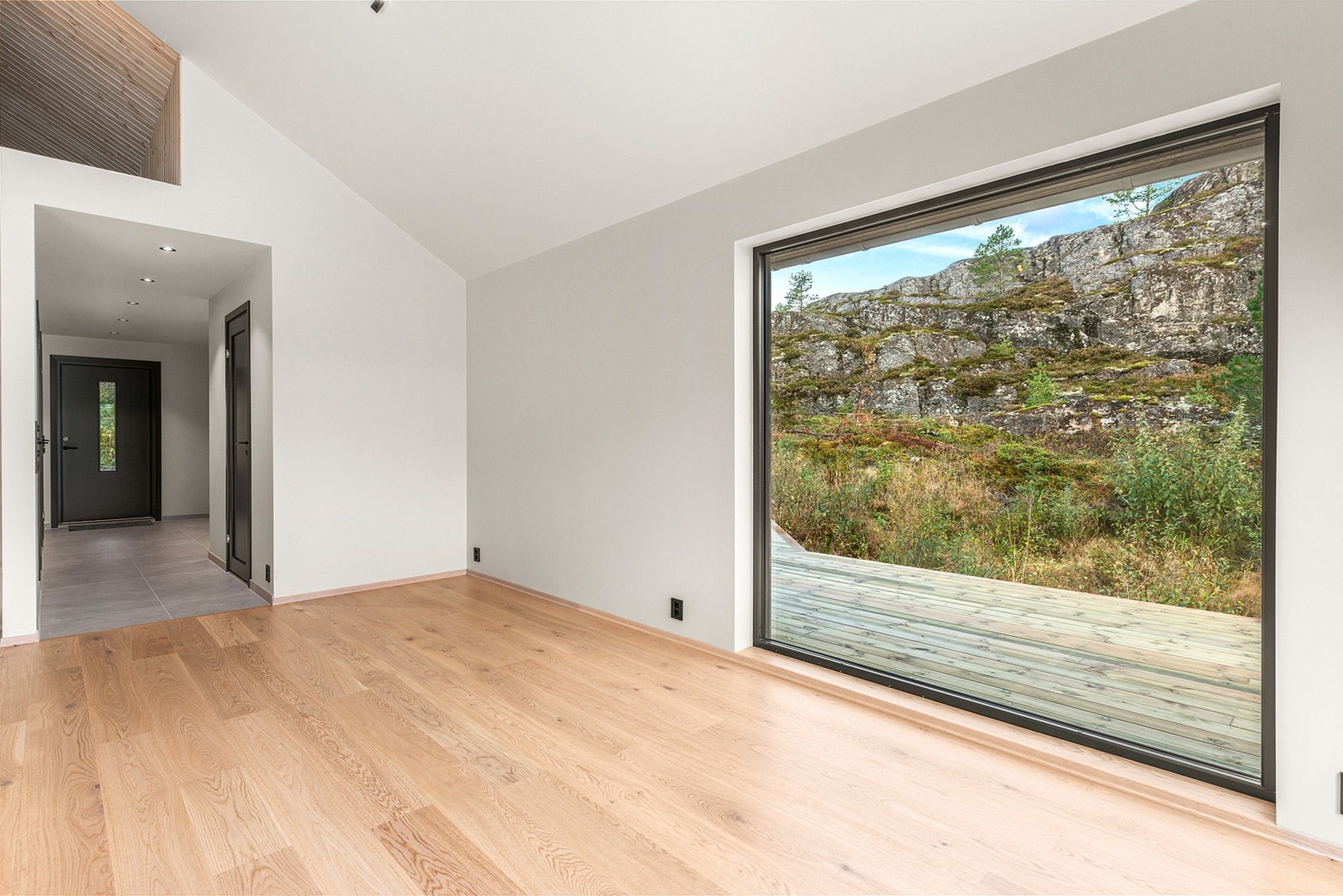 Det er i senere tid etablert trappestige fra stuen og opp til hemsen. Galleribilde