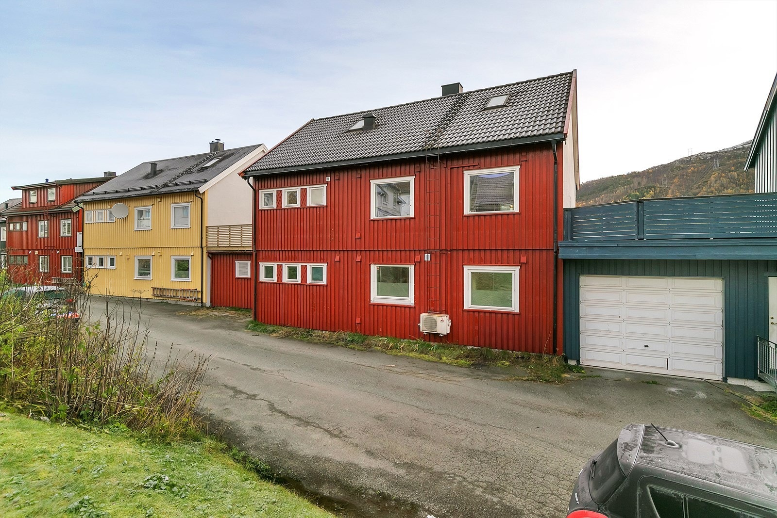 Eiendommen ligger i veletablert boligstrøk sentralt i bydelen Taraldsvik Galleribilde
