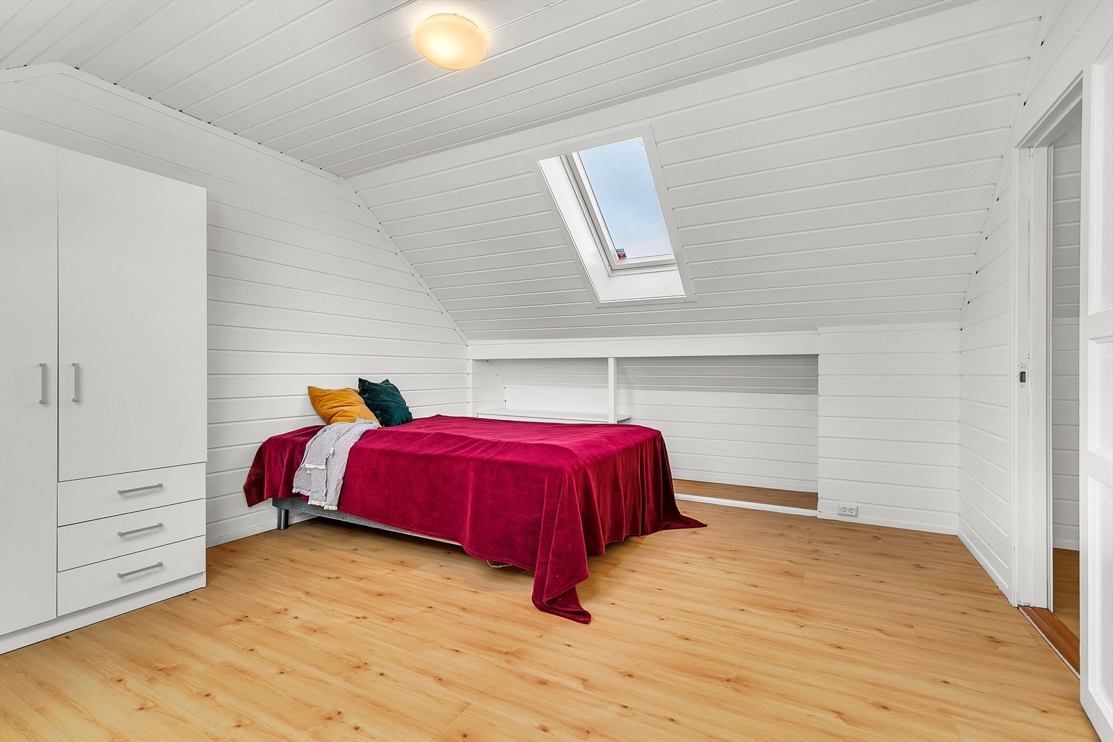 Innredet rom på loft Galleribilde