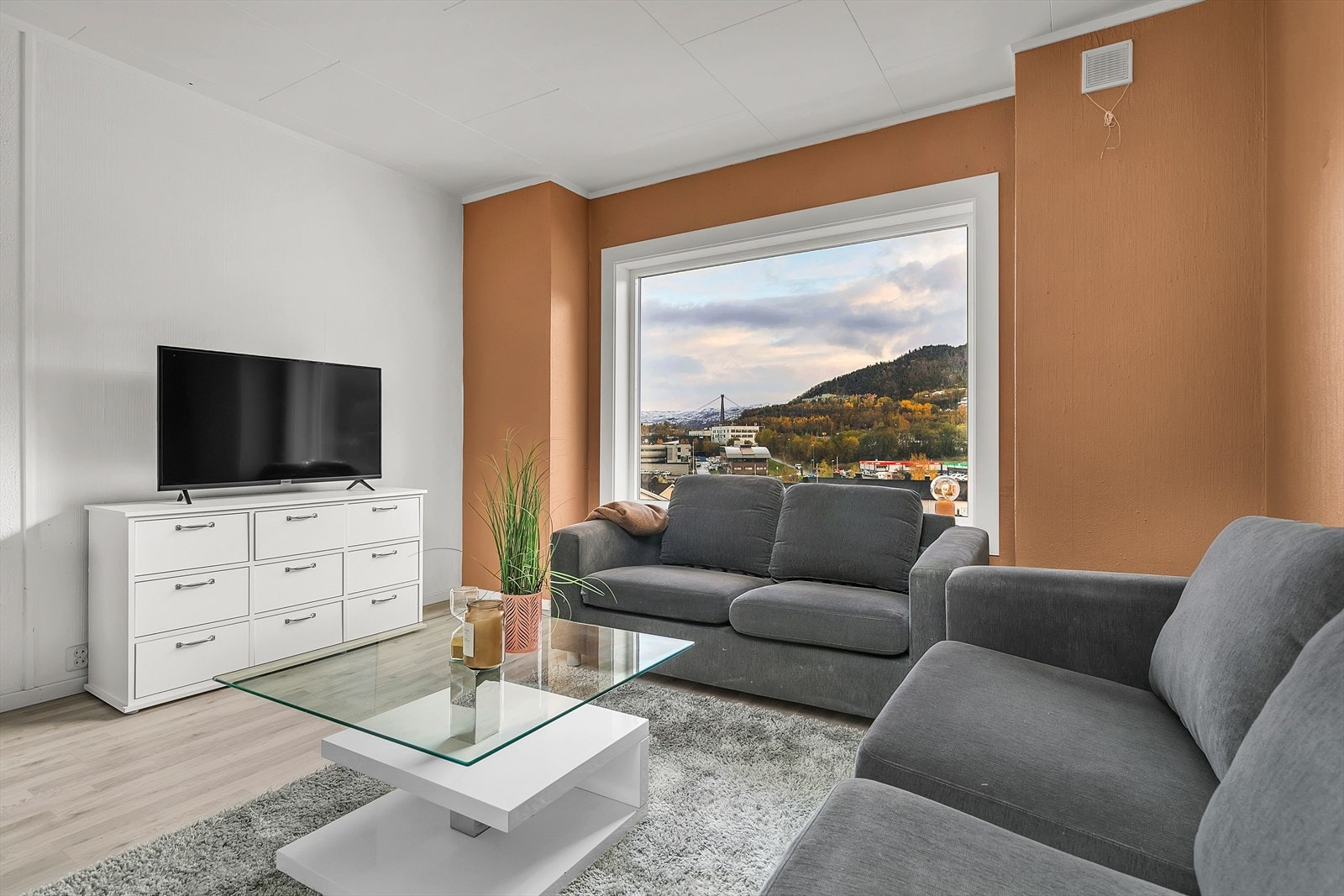 Fint lysinnslipp fra vindu Galleribilde