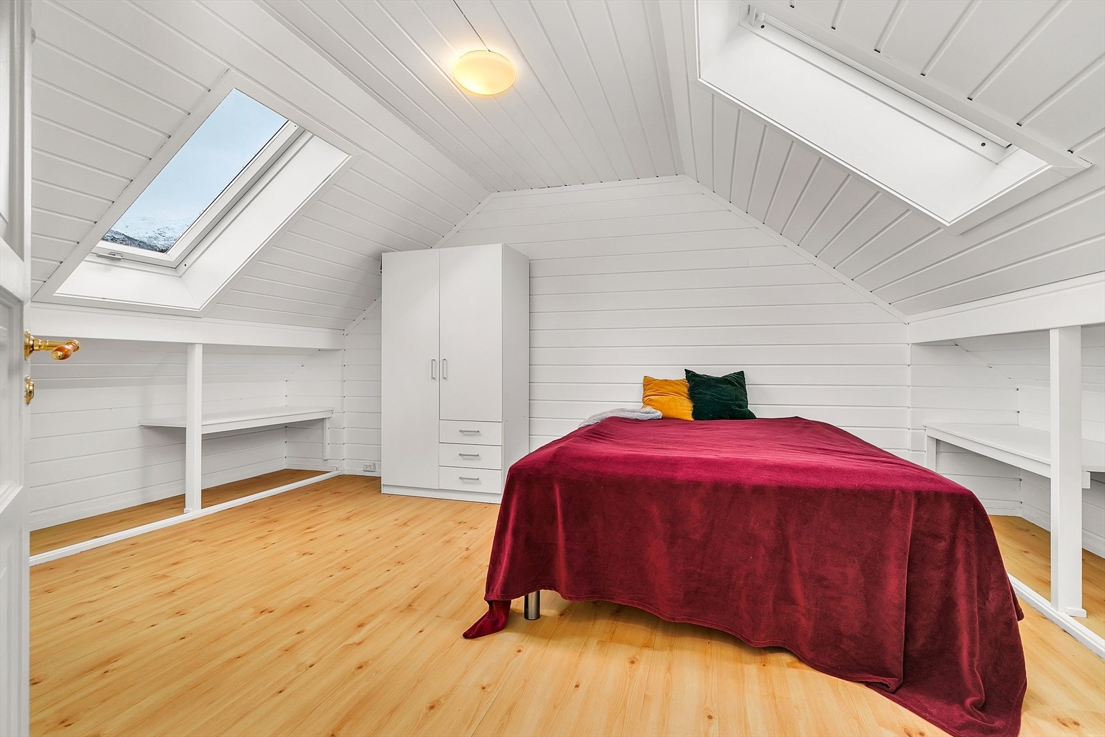 Innredet rom på loft Galleribilde