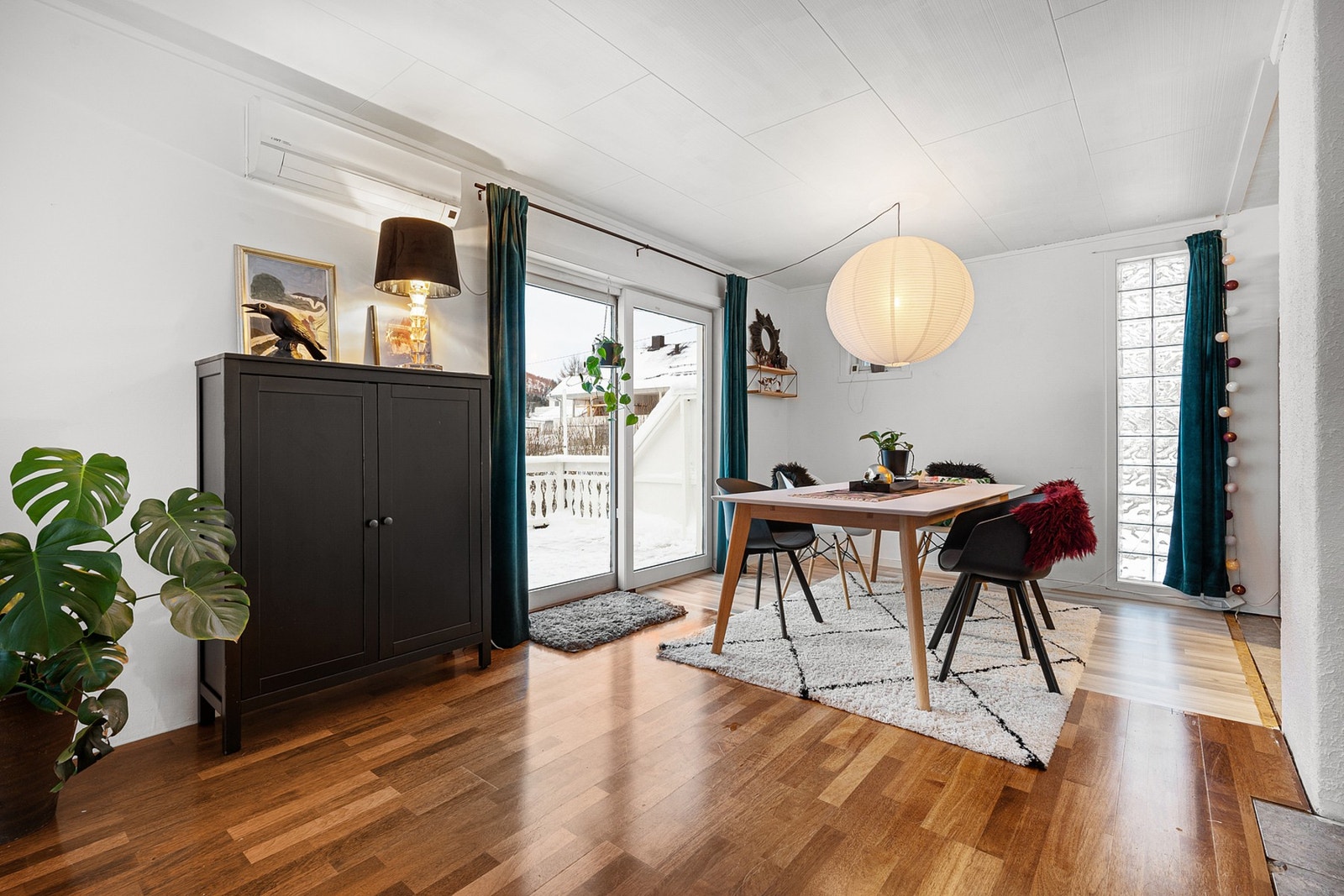 Fra stuen er det utgang til veranda med god solgang Galleribilde