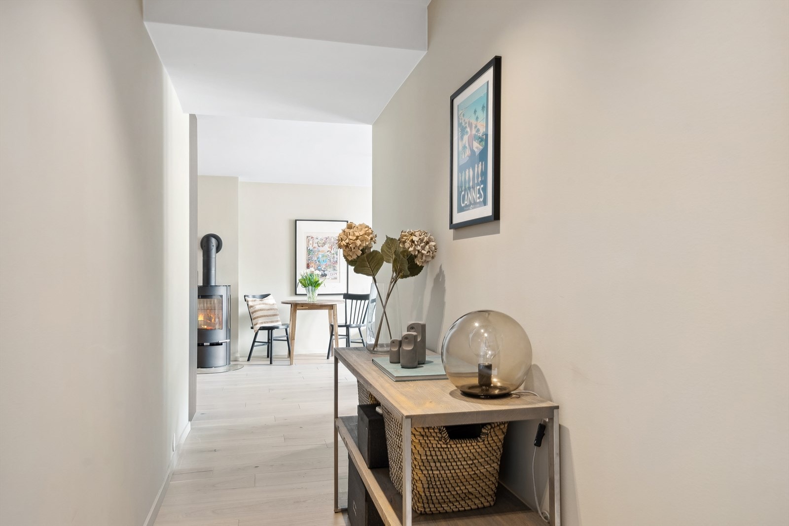 Mellomgangen. Galleribilde