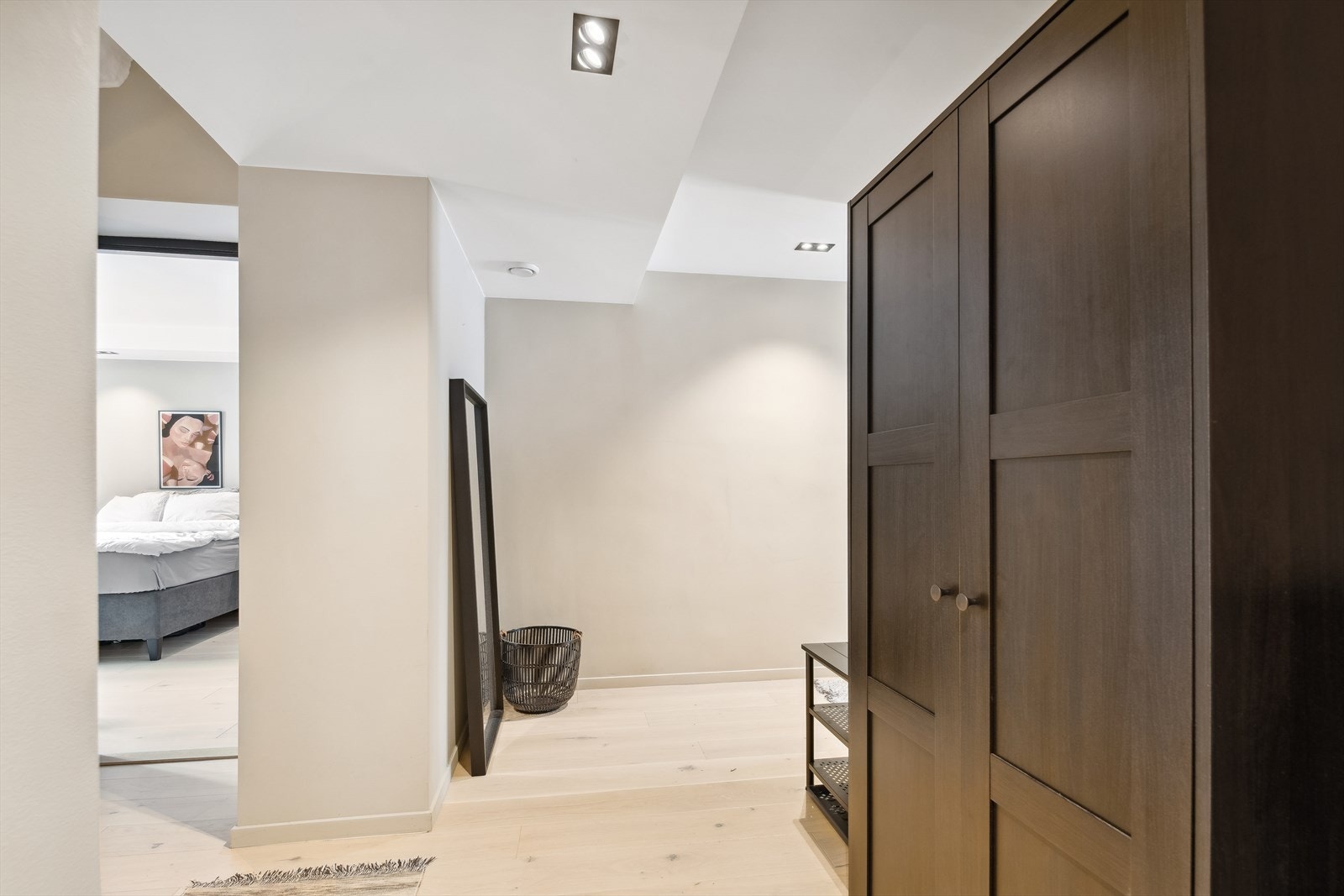 Fra entreen kommer man inn i hallen hvor også trapperommet er. Galleribilde