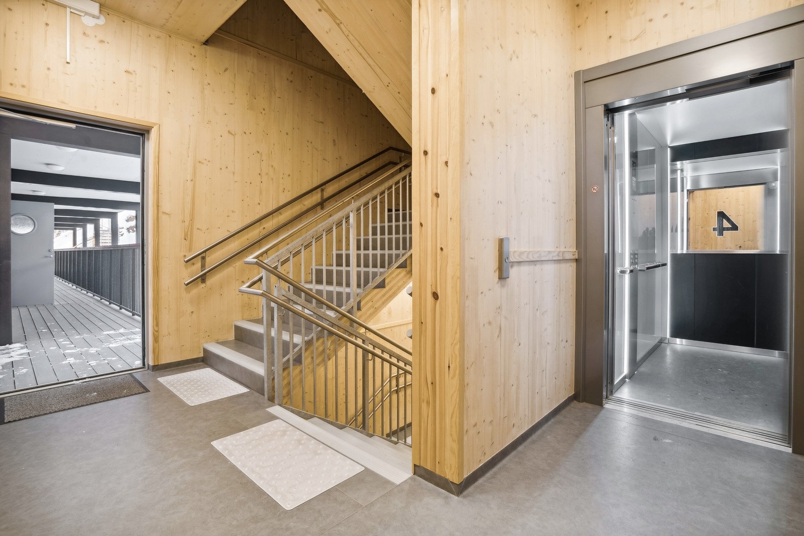 Heis i bygget gjør adkomsten veldig enkel. Galleribilde