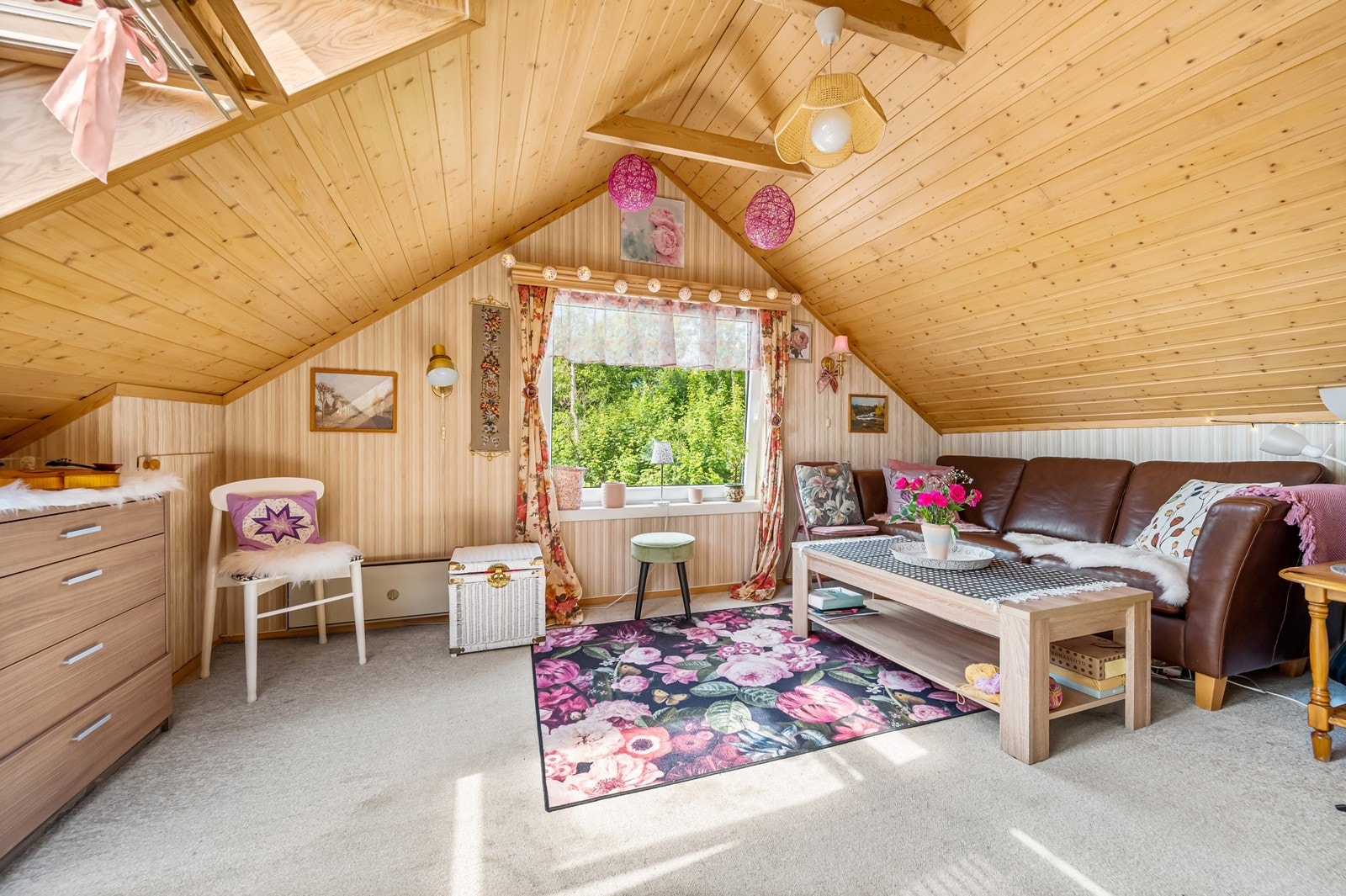 Stue på loft (godkjent som 2 soverom på tegninger) Galleribilde