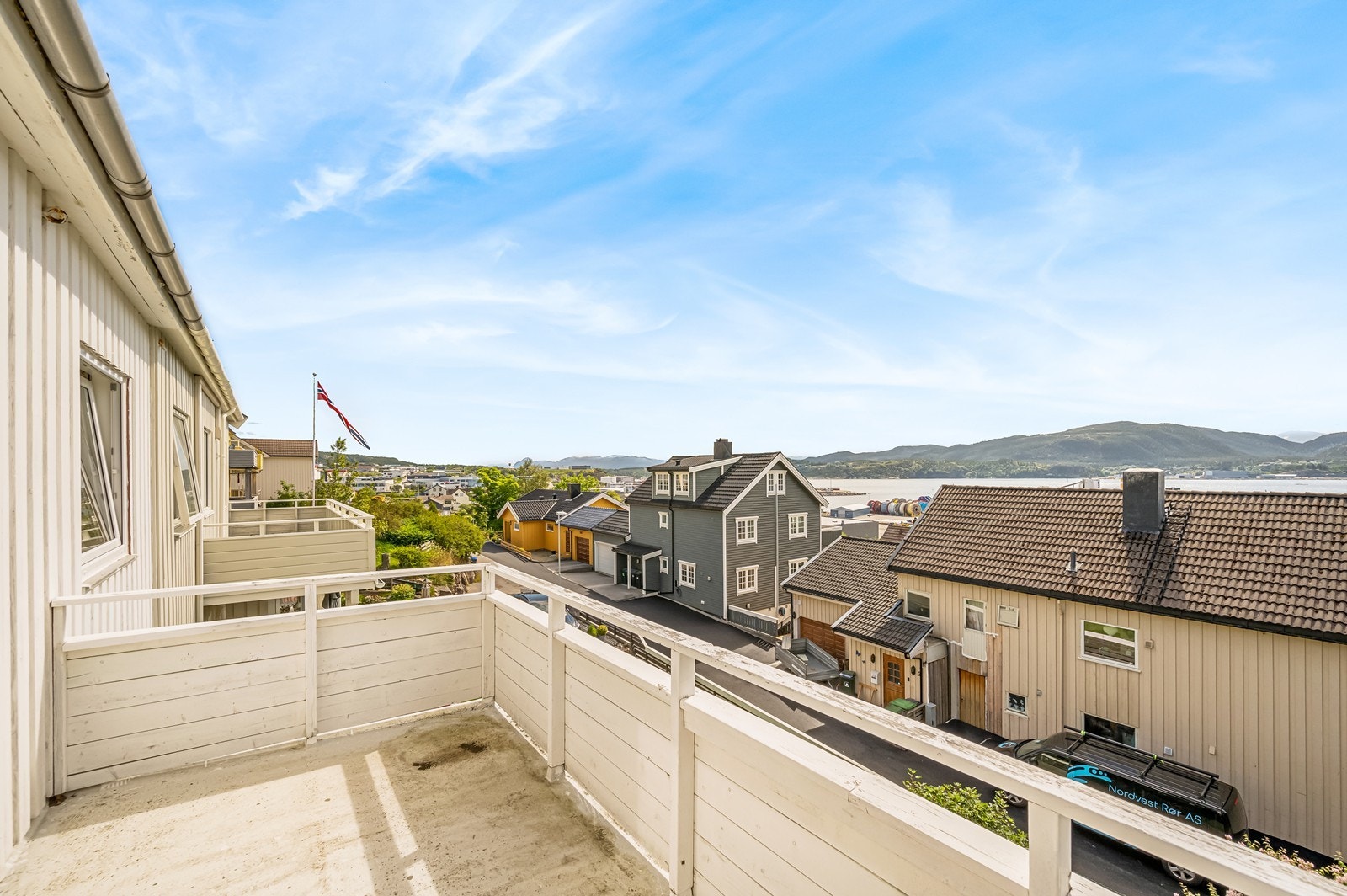 Stor utvidet veranda i 2.etasje. Galleribilde