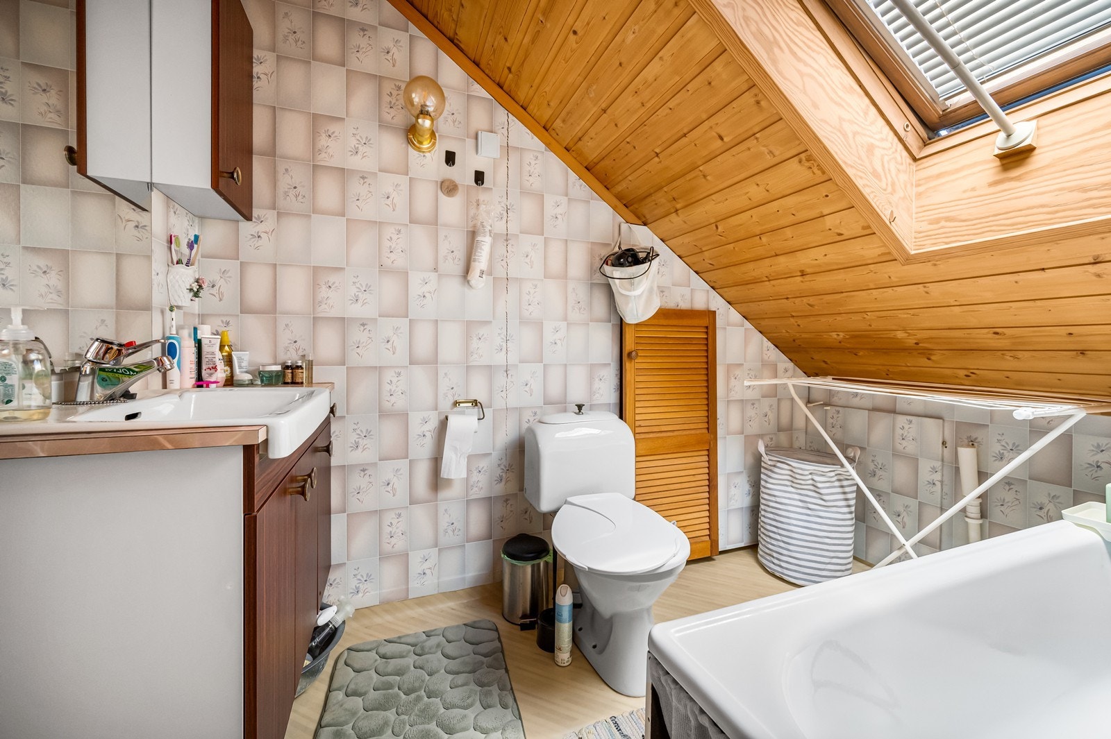 Bad på loft (ikke godkjent) Galleribilde