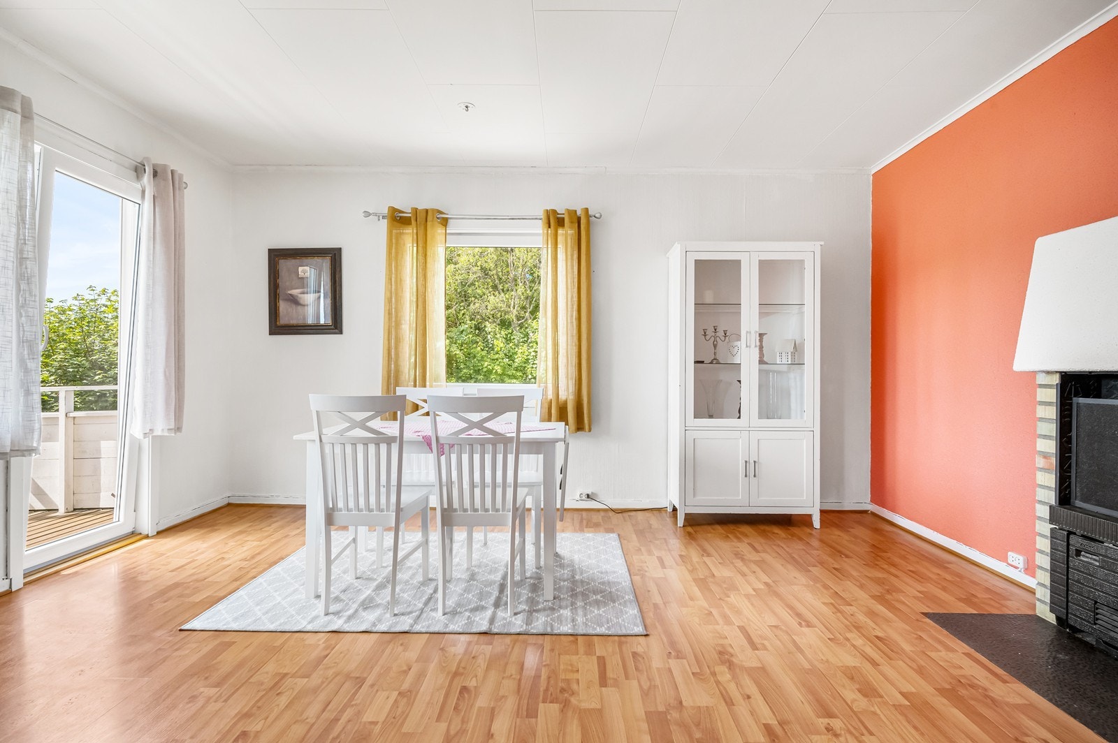 Stue 1.etasje med utgang til veranda. Galleribilde