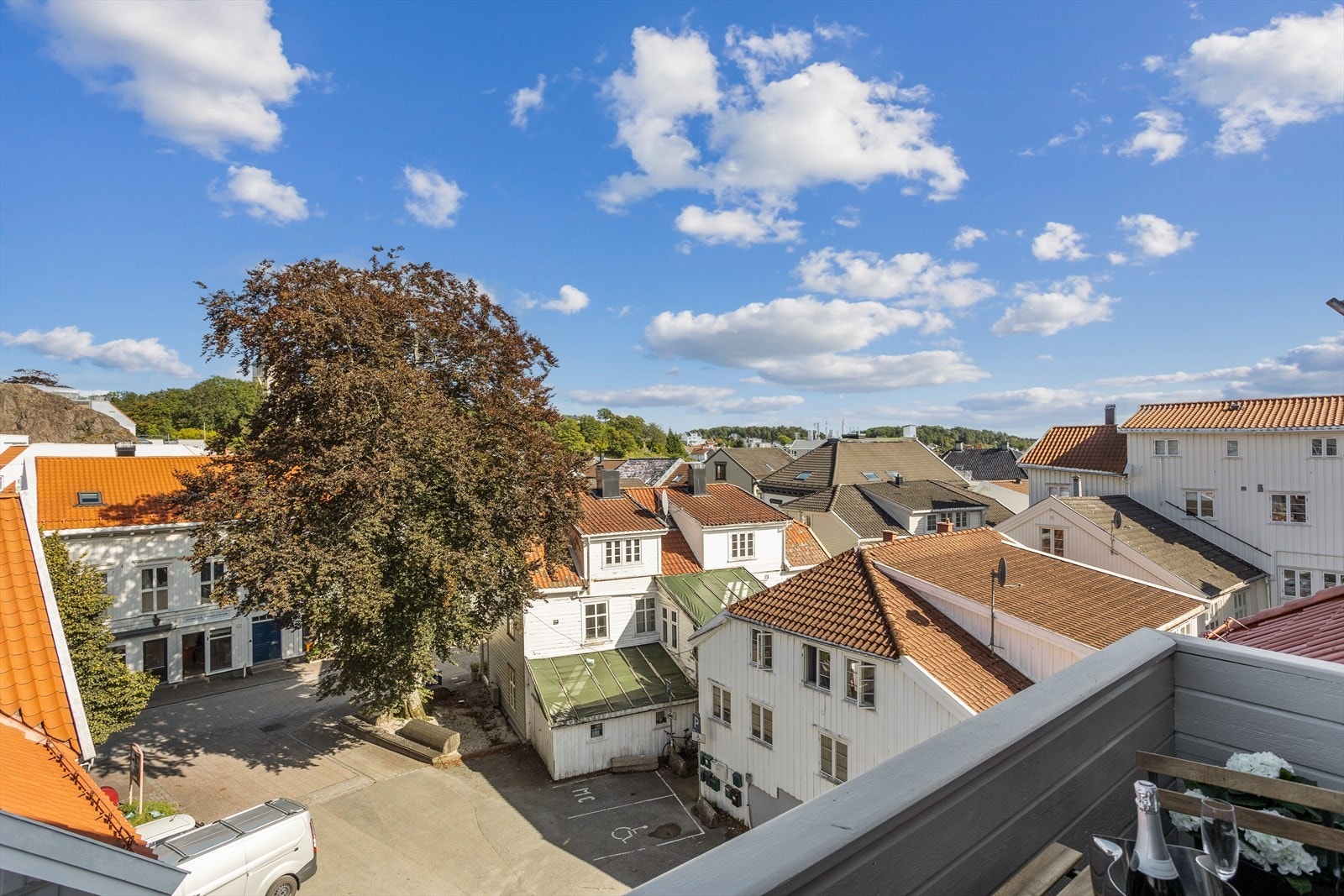 Her kan du nyte late dager og morgenkaffen når været tillater det. Galleribilde