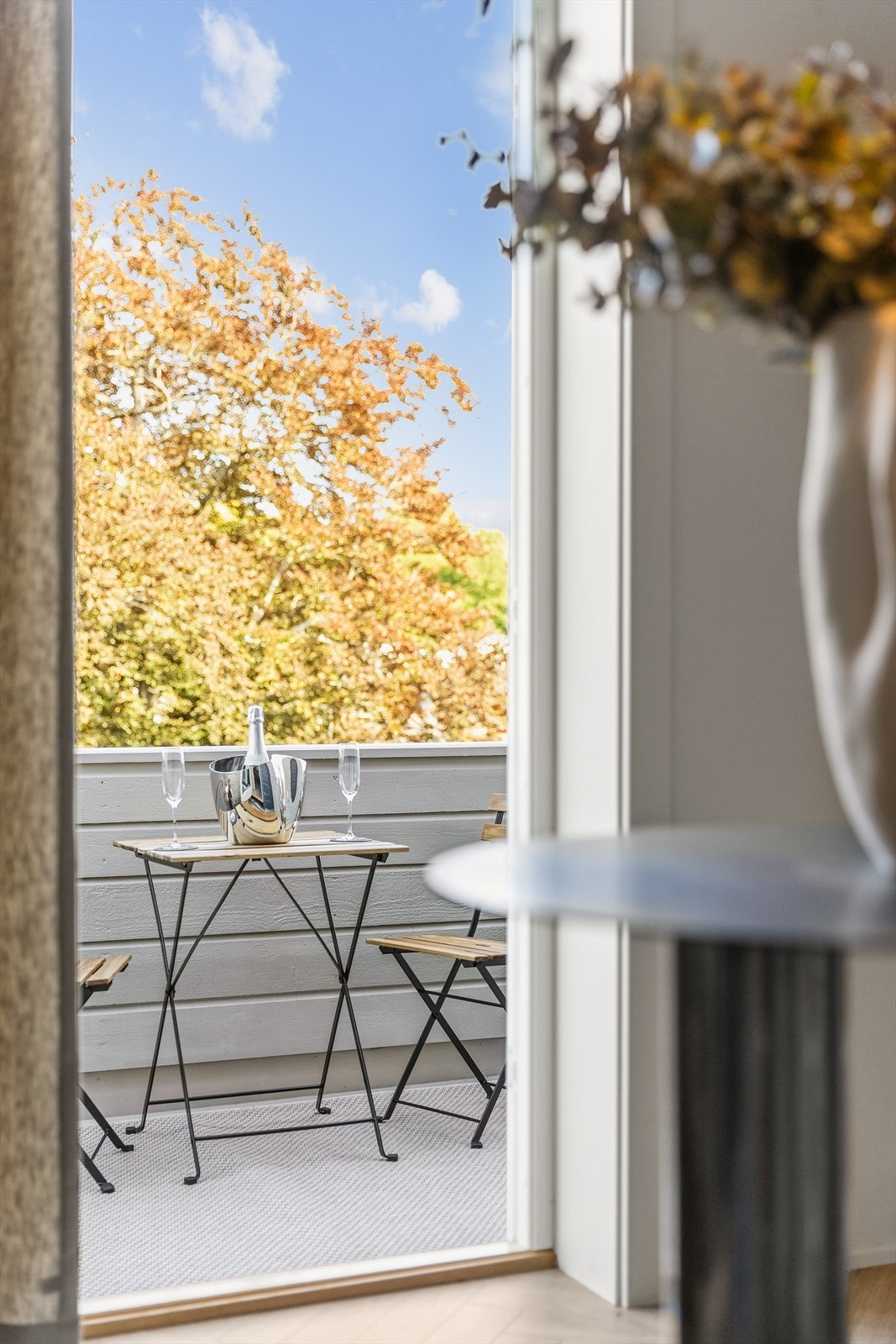 Fra gangen har du direkte utgang til egen skjermet og hyggelig balkong. Galleribilde