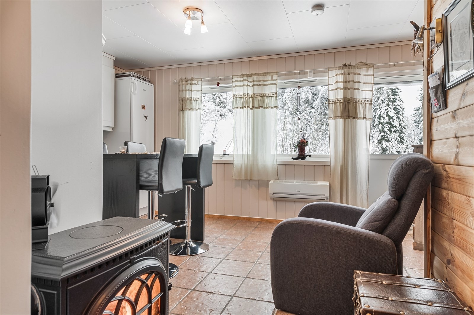 Peisovn i tilknytning til kjøkken. Galleribilde