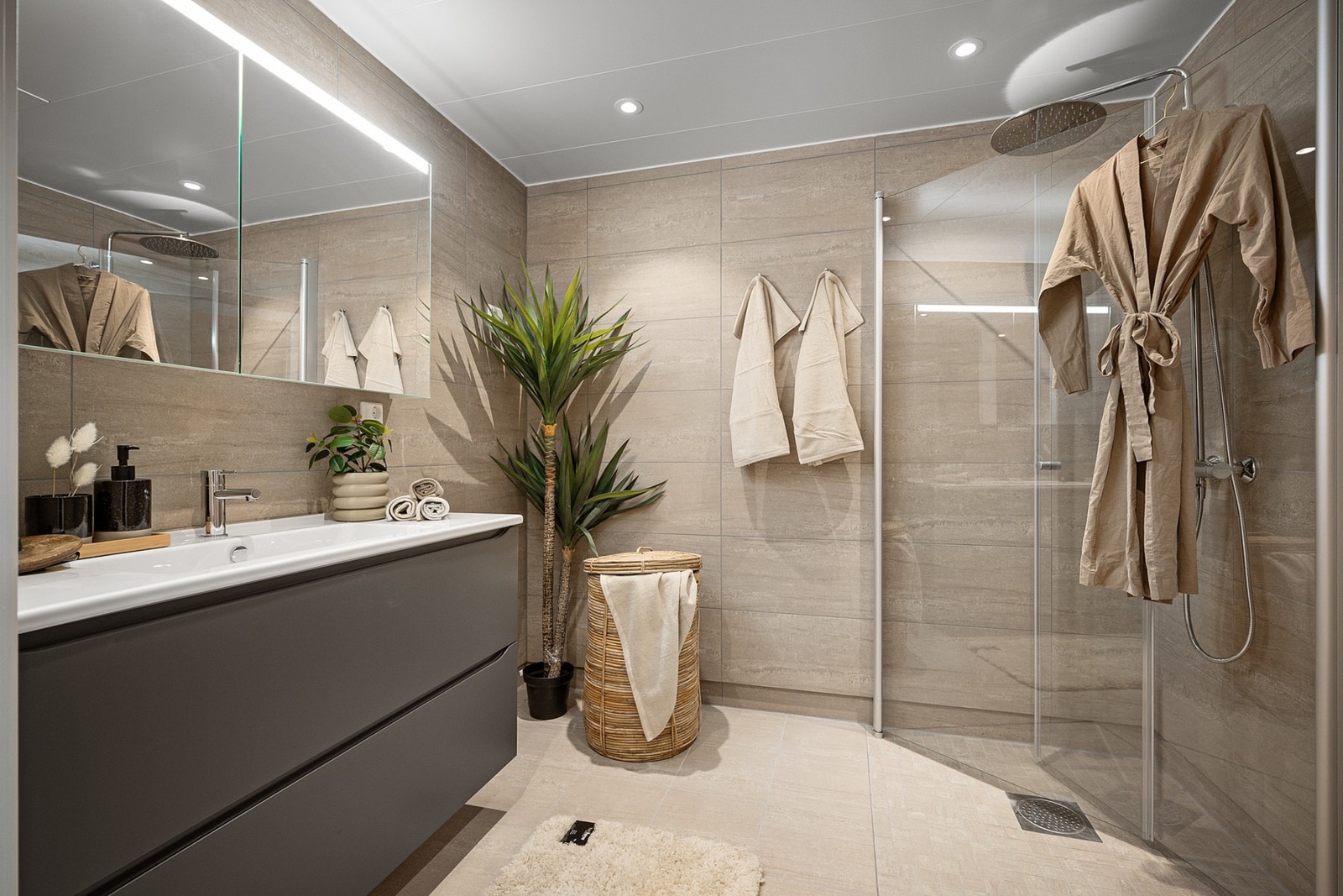 Dusjveggene gir bedre utnyttelse av plassen på badet Galleribilde