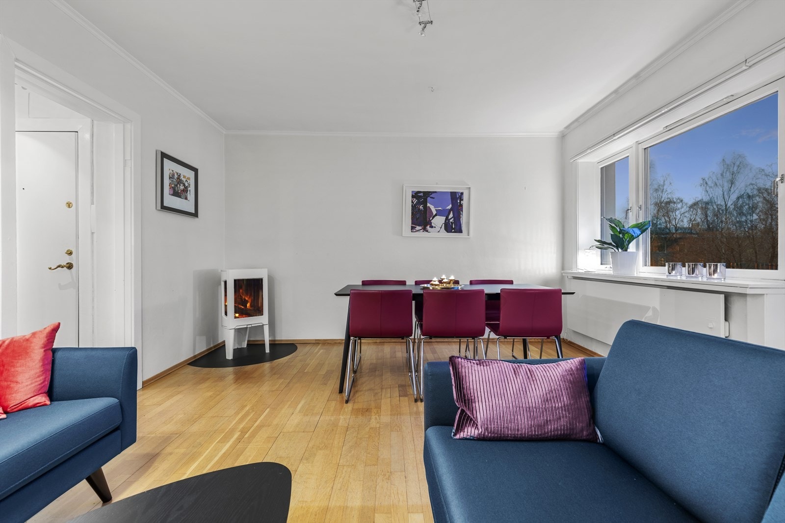 Her kan man fyre i peis på kalde vinterdager. Galleribilde