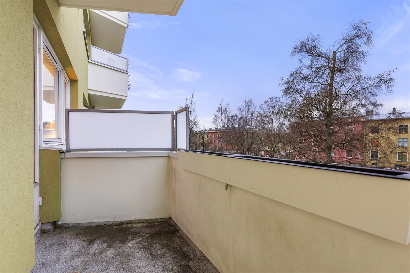 Overbygd balkong med utgang fra stue på ca. 3 kvm Galleribilde