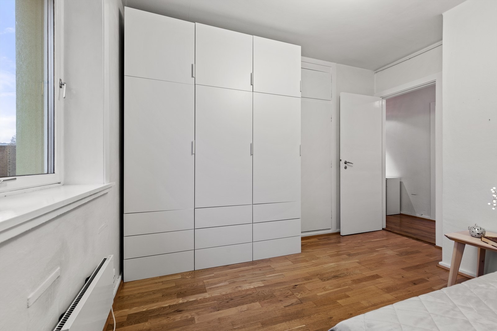 Her er det også god plass til klær i garderobeskap. Galleribilde