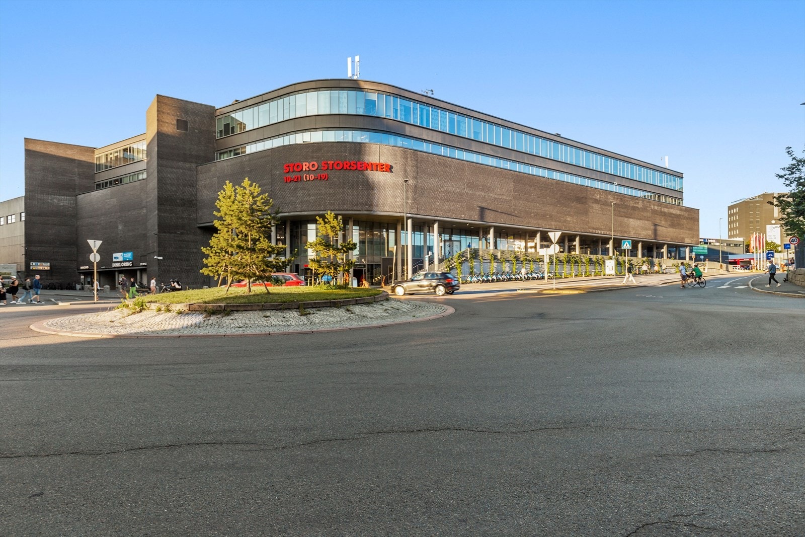 Ikke langt fra Torshov finner du Storo Storsenter som er Oslos største kjøpesenter, med 140 butikker, spisesteder og tjenester. Galleribilde