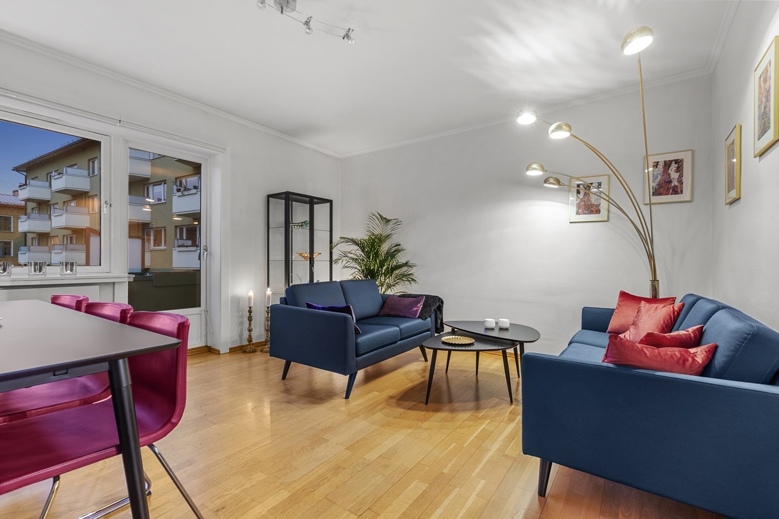 God plass til stuemøbler som sofagruppe, bord og tv-benk. Galleribilde