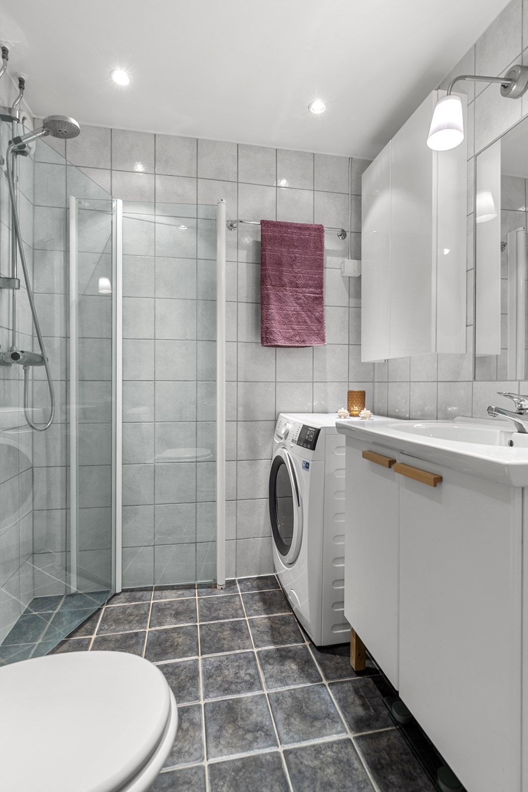 Flislagt bad med varmekabler i gulv. Galleribilde