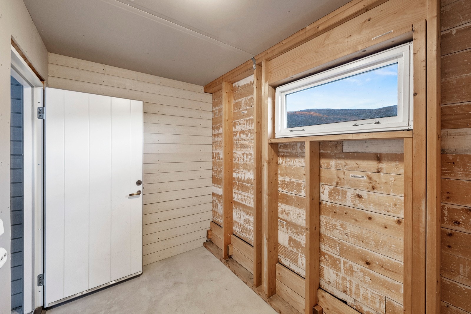 Egen bod ved siden av carport Galleribilde